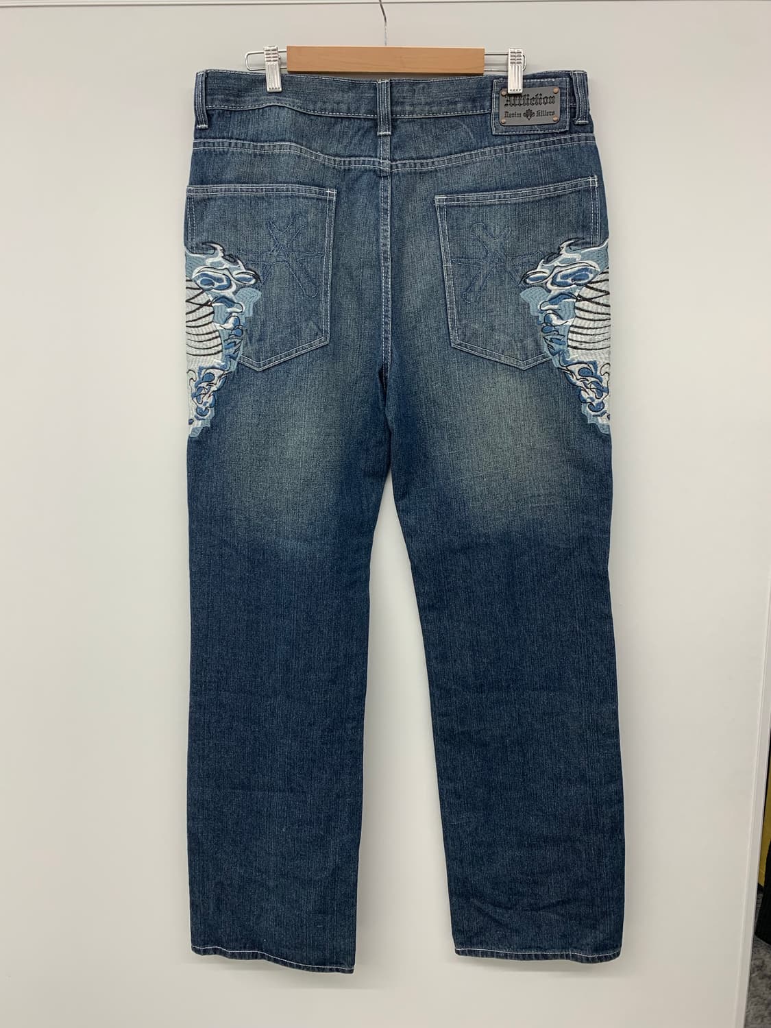 Affliction 스컬 자수 데님 팬츠 상품이미지4