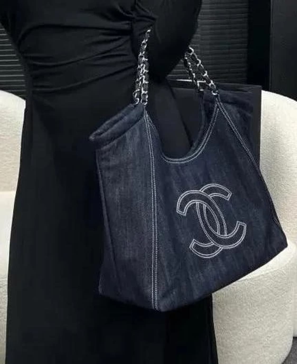 샤넬 CC로고 데님 체인 숄더백 흑청 상품이미지4