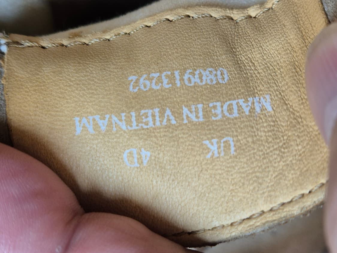 클락스 Wallabees 신발입니다.
스웨이드 재질이고, 끈으로 묶는 스 상품이미지6