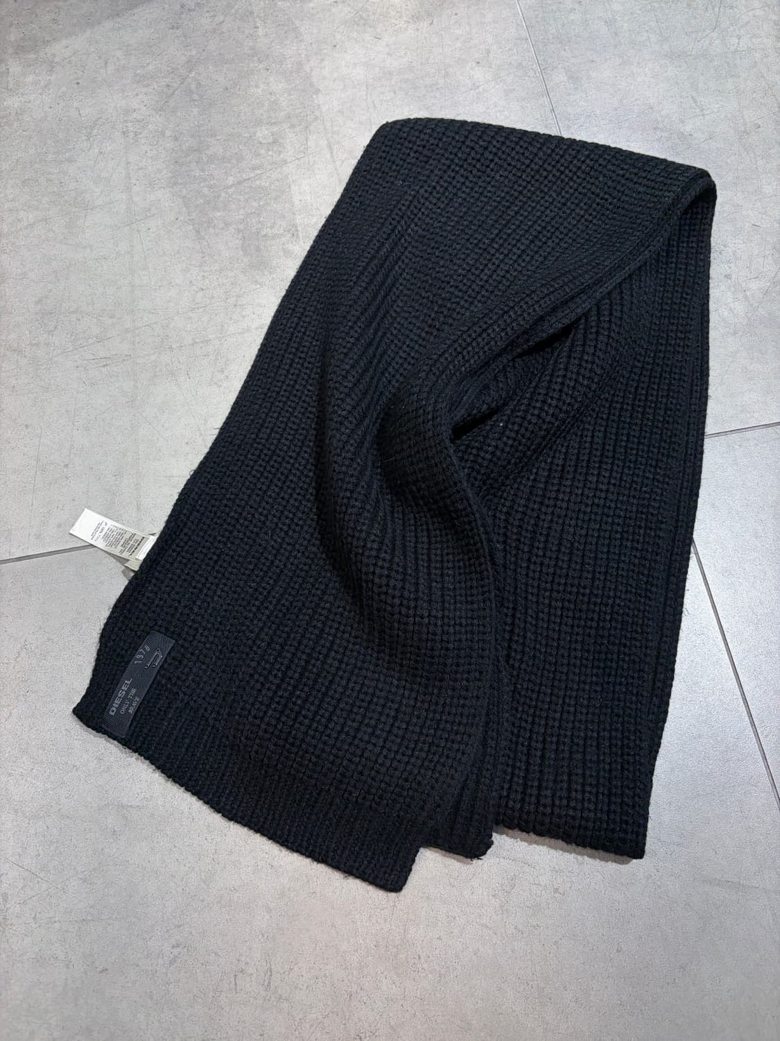 디젤 아크릴 블랙 머플러 상품이미지3