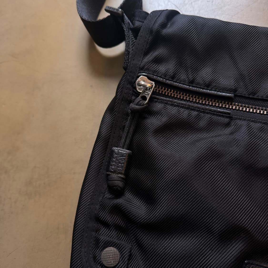 디젤 스펠아웃 메신저백 상품이미지3