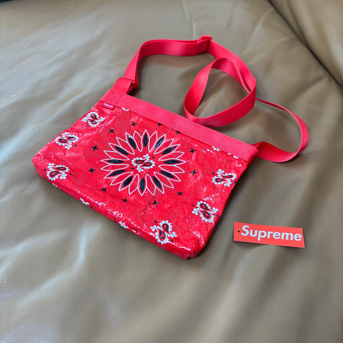 Supreme 슈프림 반다나 레드 타프 사이드백 샤코슈 가방 (Red) 상품이미지2