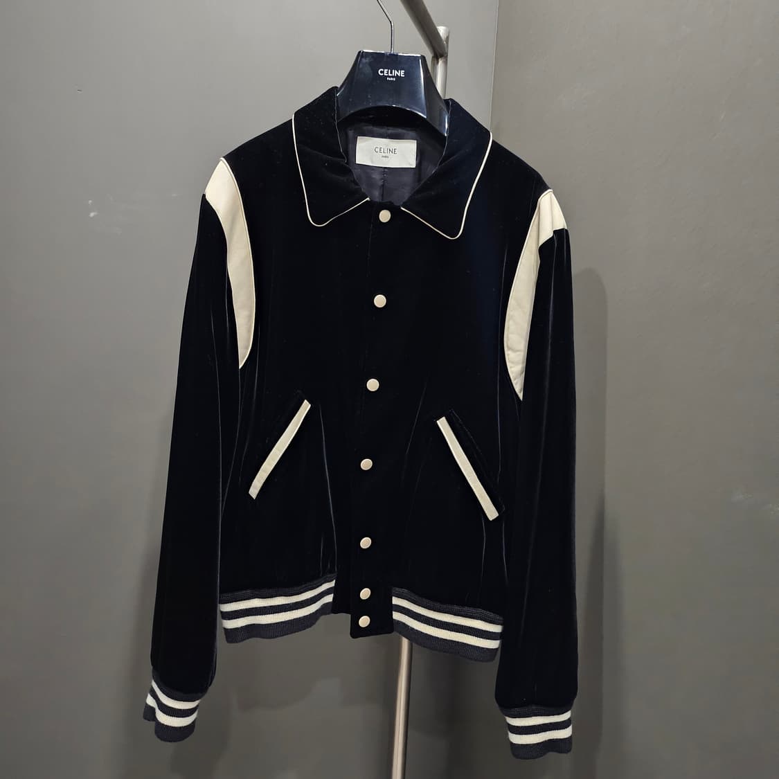 셀린느 이동휘 테디 벨벳 가죽트리밍 바시티 자켓 상품이미지2