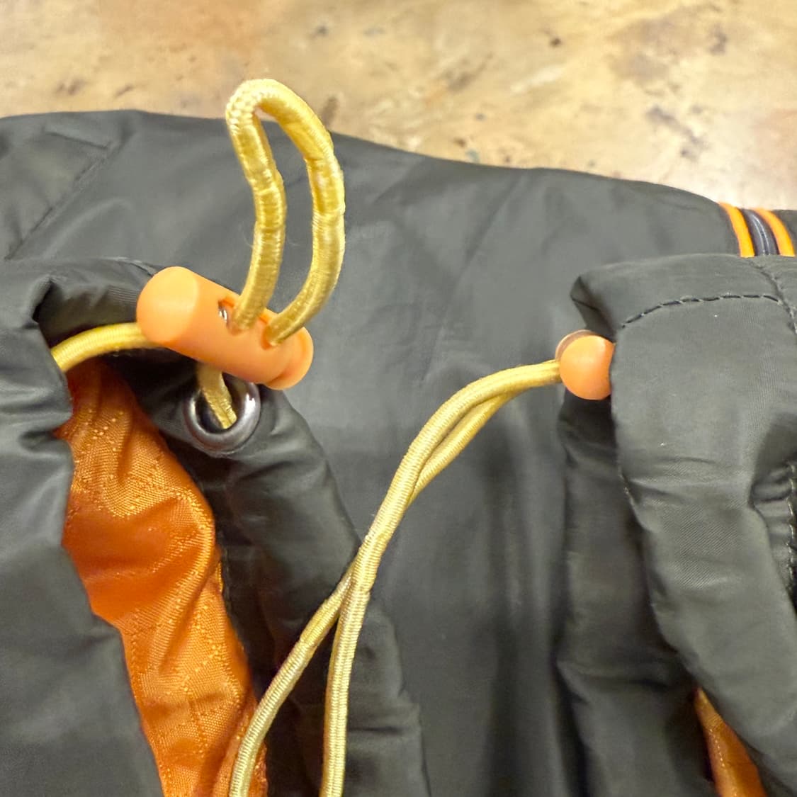 아디다스 카키 오렌지 숏패딩 95 상품이미지8