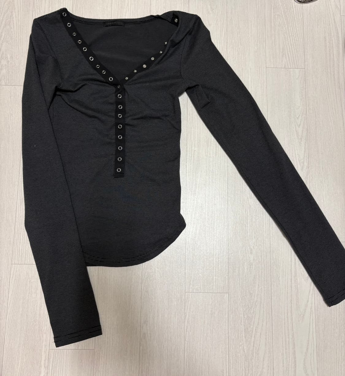 헬레네파리스 스냅 네크라인 롱 슬리브 상품이미지4