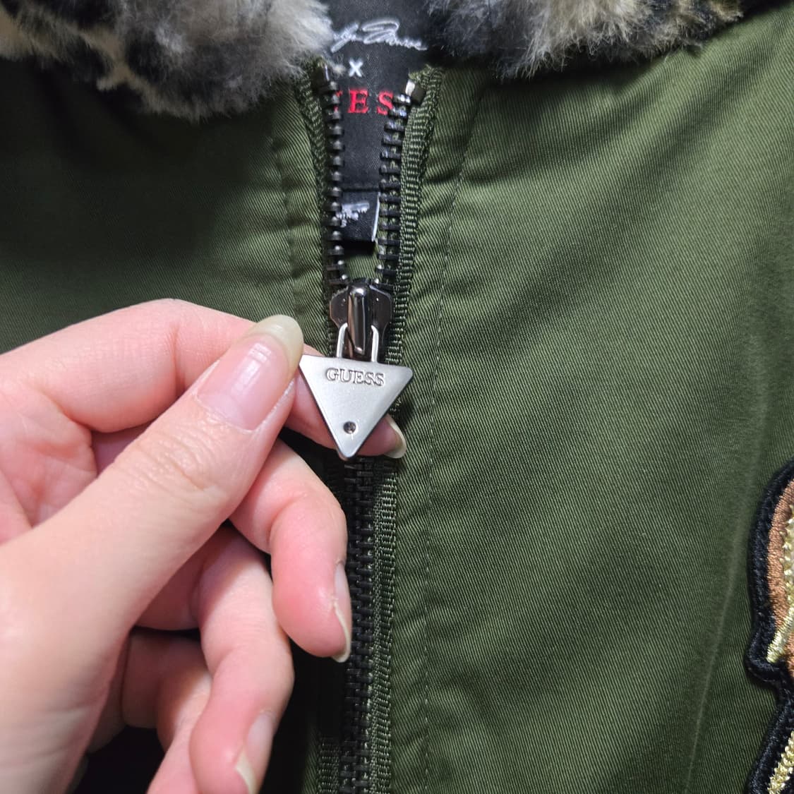 게스 마릴린 레오파드  패딩  봄버 점퍼  상품이미지4