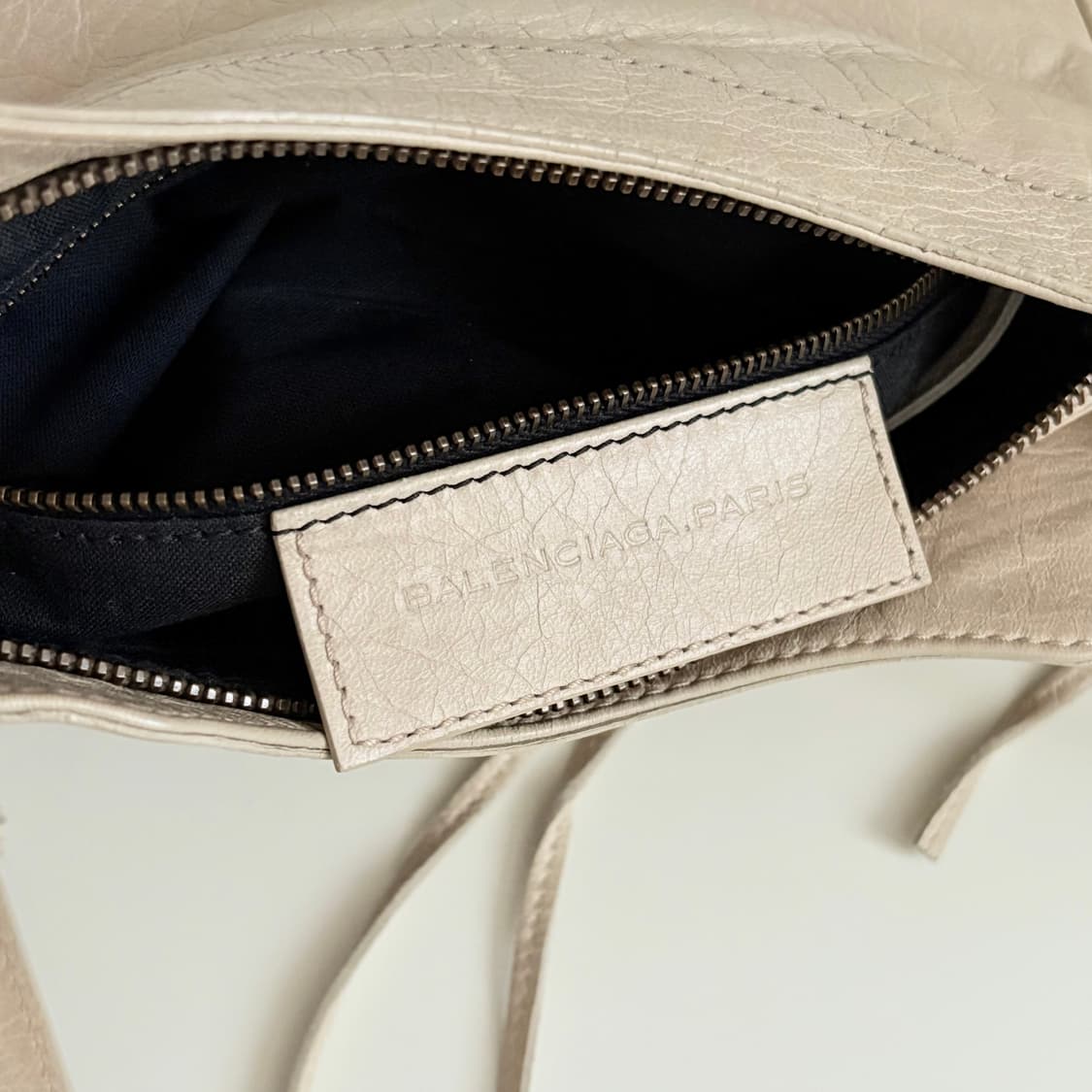 BALENCIAGA 발렌시아가 힙 숄더백 - ivory 상품이미지8