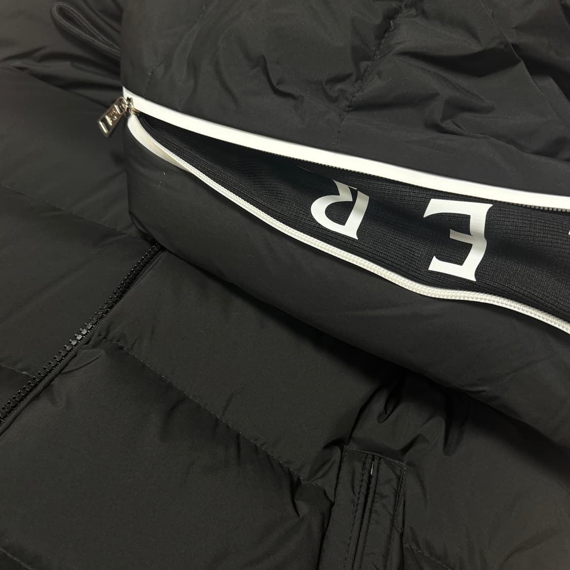 Moncler Cardamine Down Vest  상품이미지6