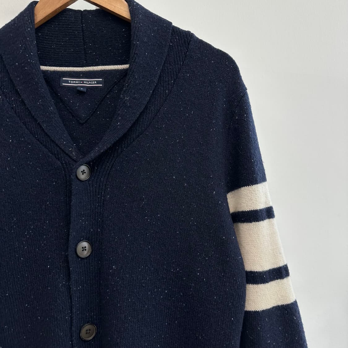 타미힐피거 로고 숄카라 가디건 상품이미지3