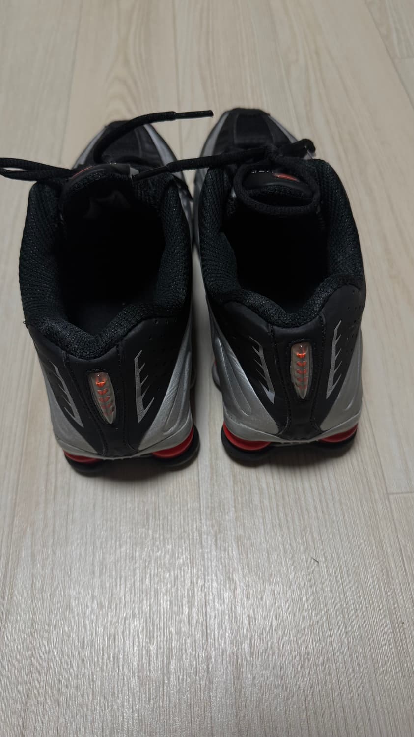 나이키 샥스 메탈릭 실버 레드 상품이미지3