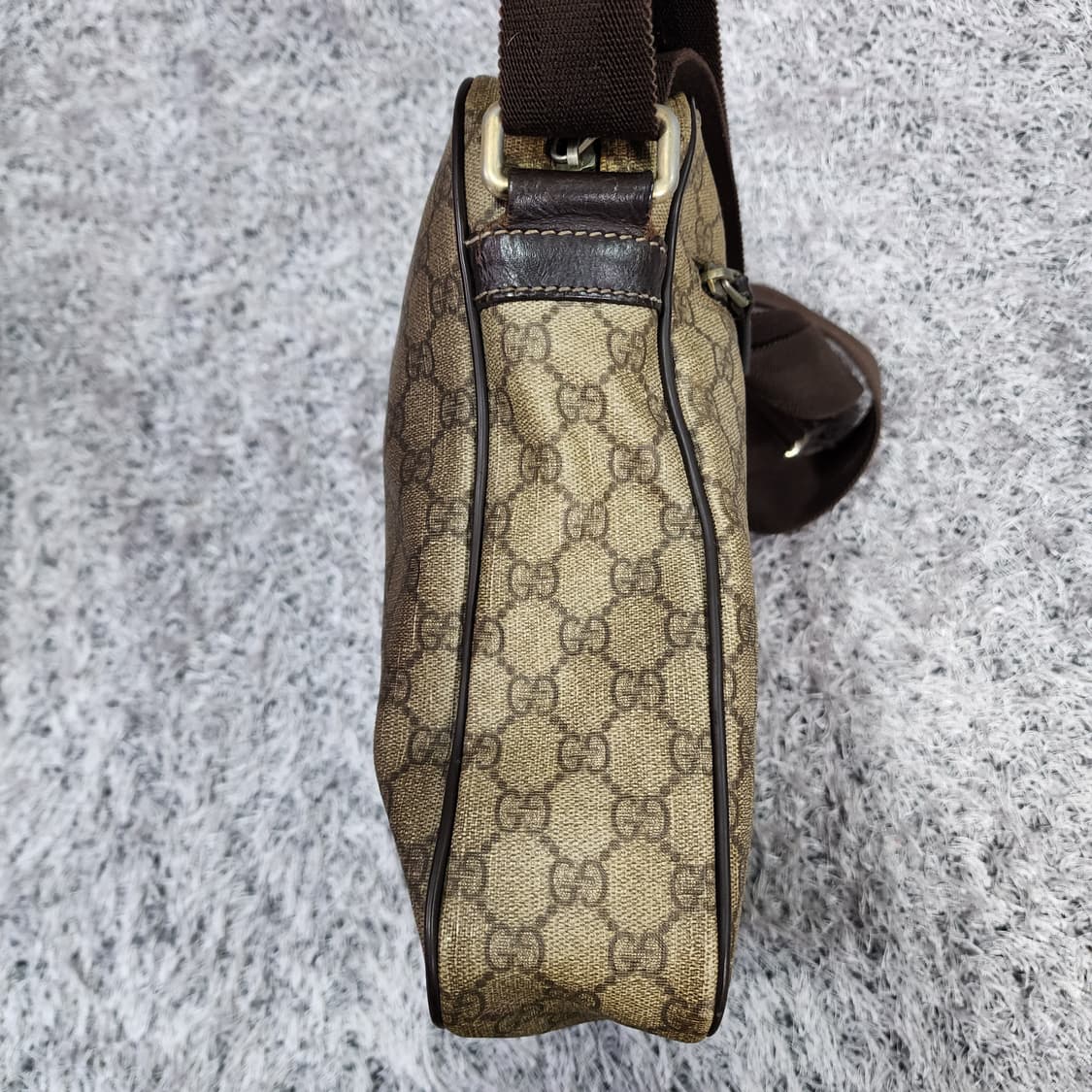 구찌 GG PVC 크로스백 상품이미지3