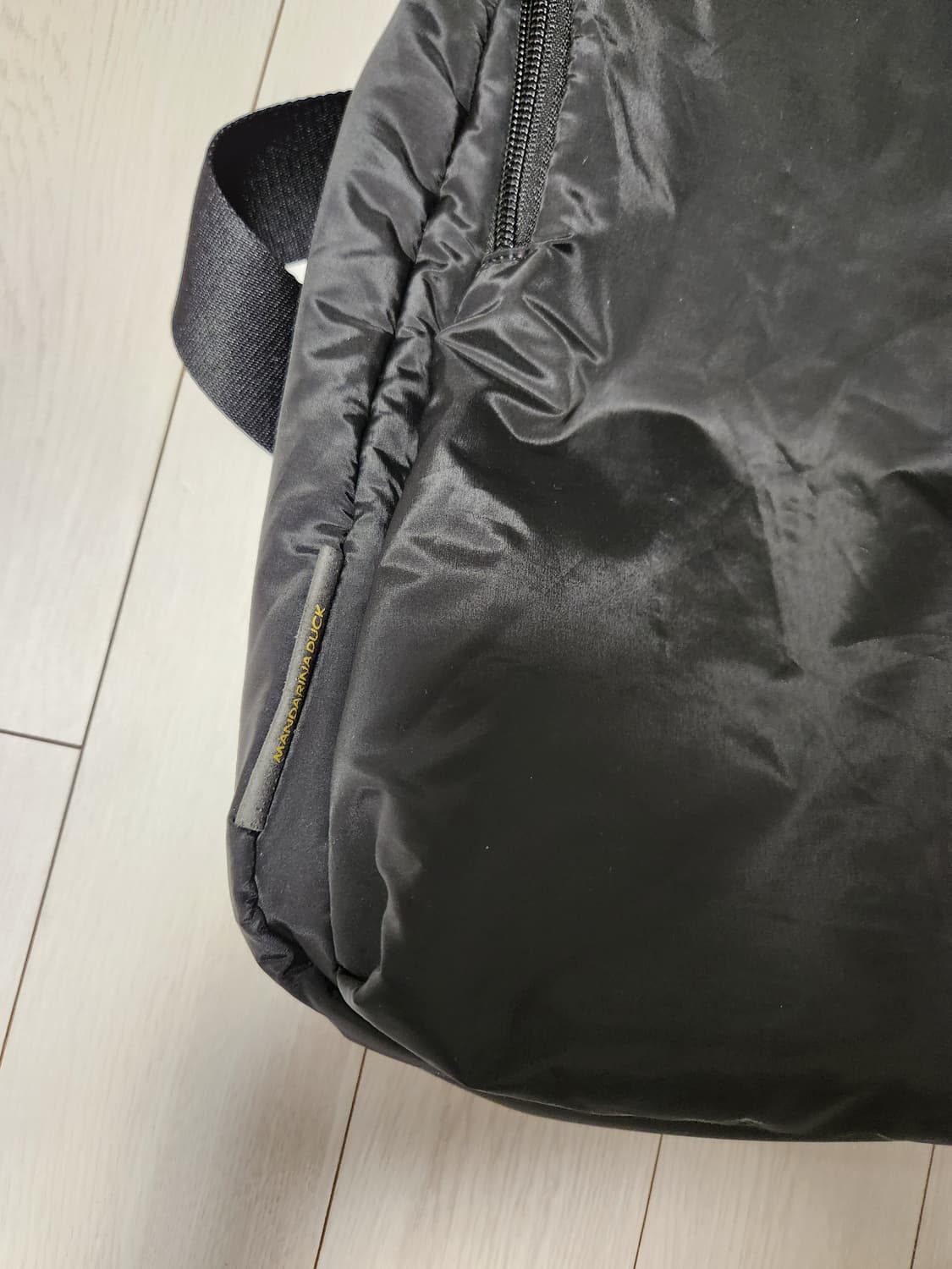 만다리나덕 백팩 AIRBAG 

가로32
세로35
폭9.5

사용감외에  상품이미지2