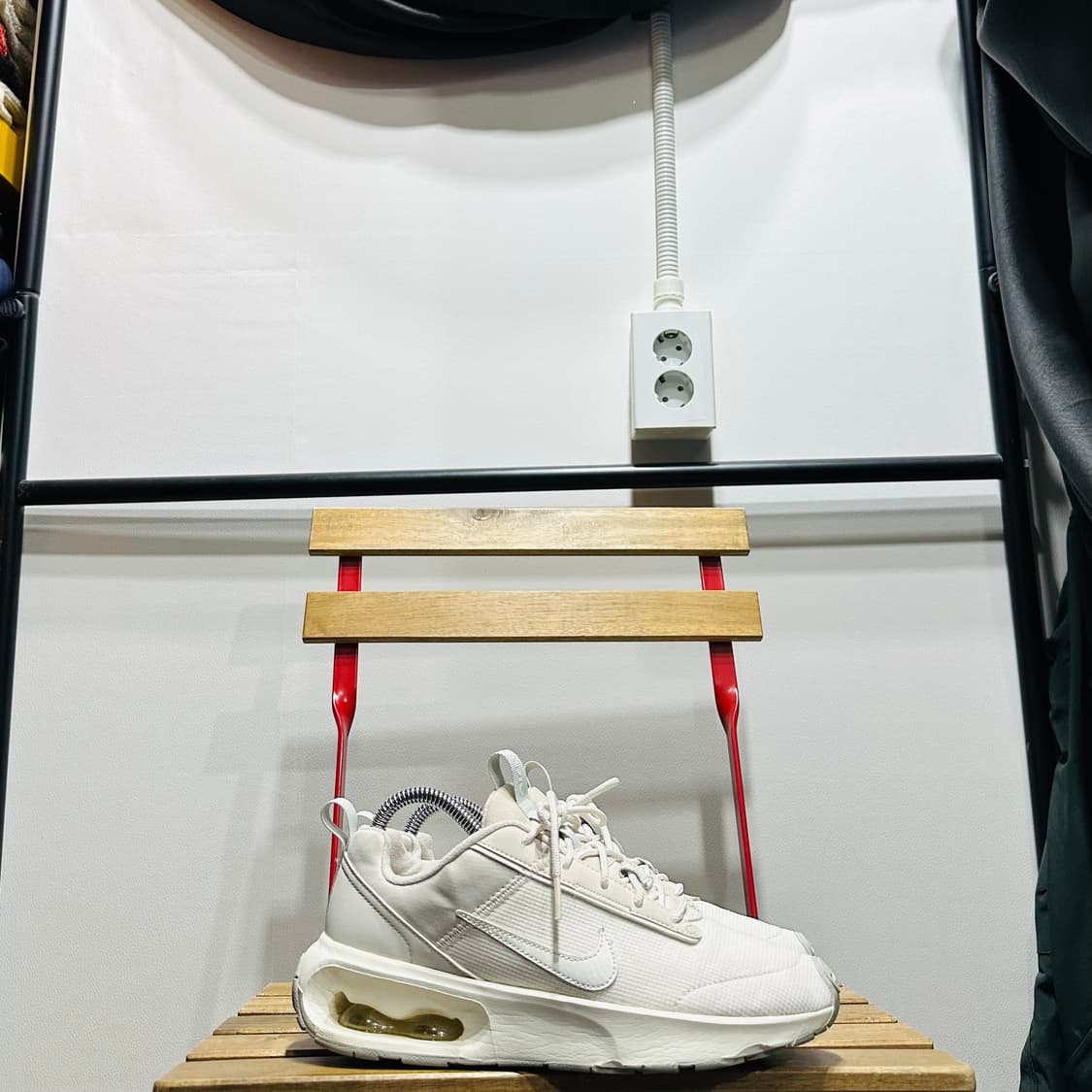 250) 나이키 운동화 남녀공용 신발 에어맥스 인터락 상품이미지1