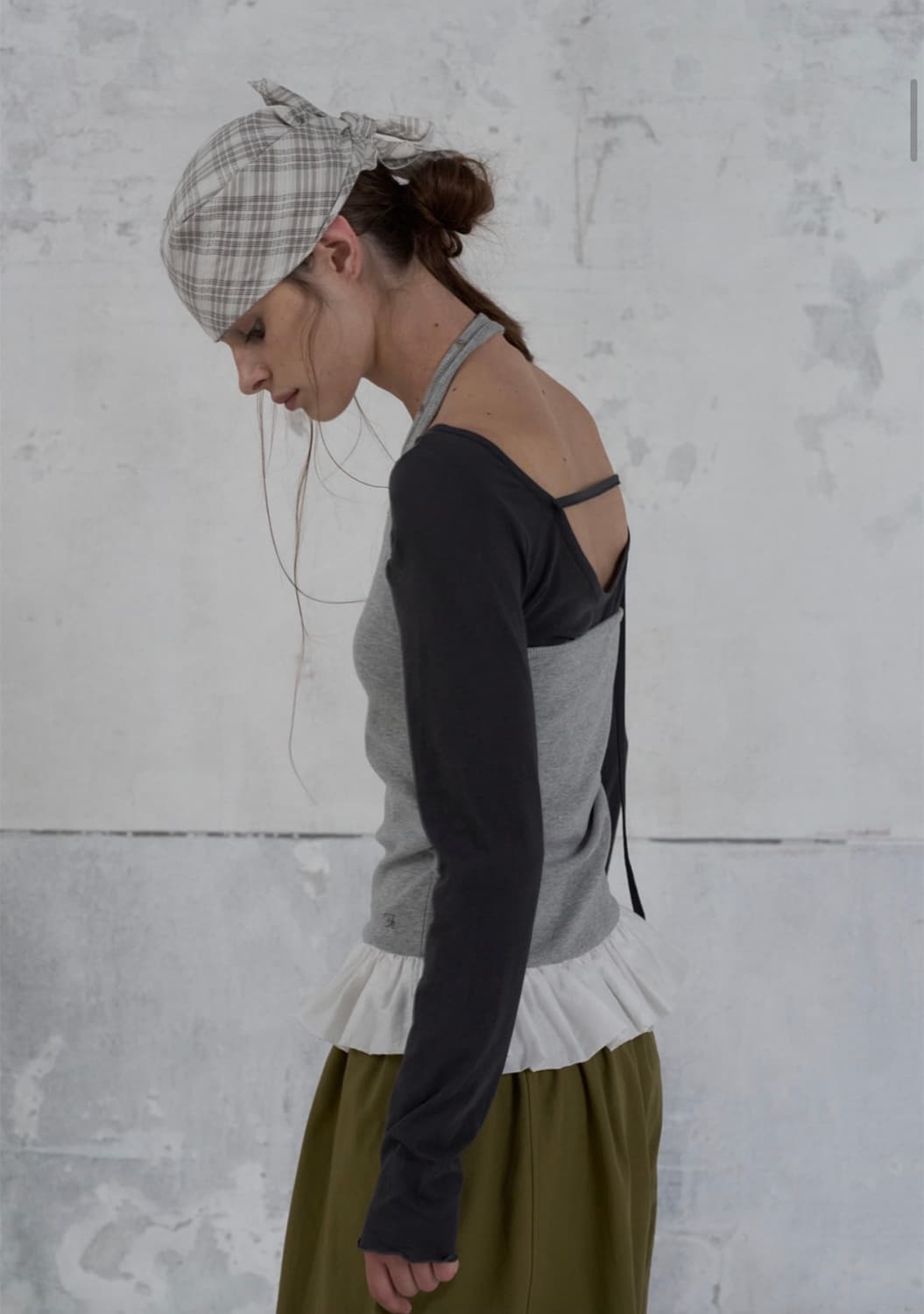 PETAL EDGE HALTER TOP - GREY 포에토 홀터넥 상품이미지2