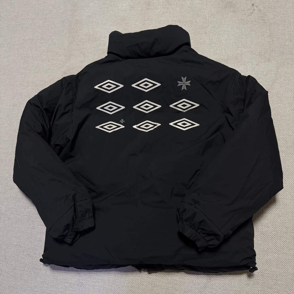 엄브로 멀티로고 리버시블 숏패딩 자켓 상품이미지3