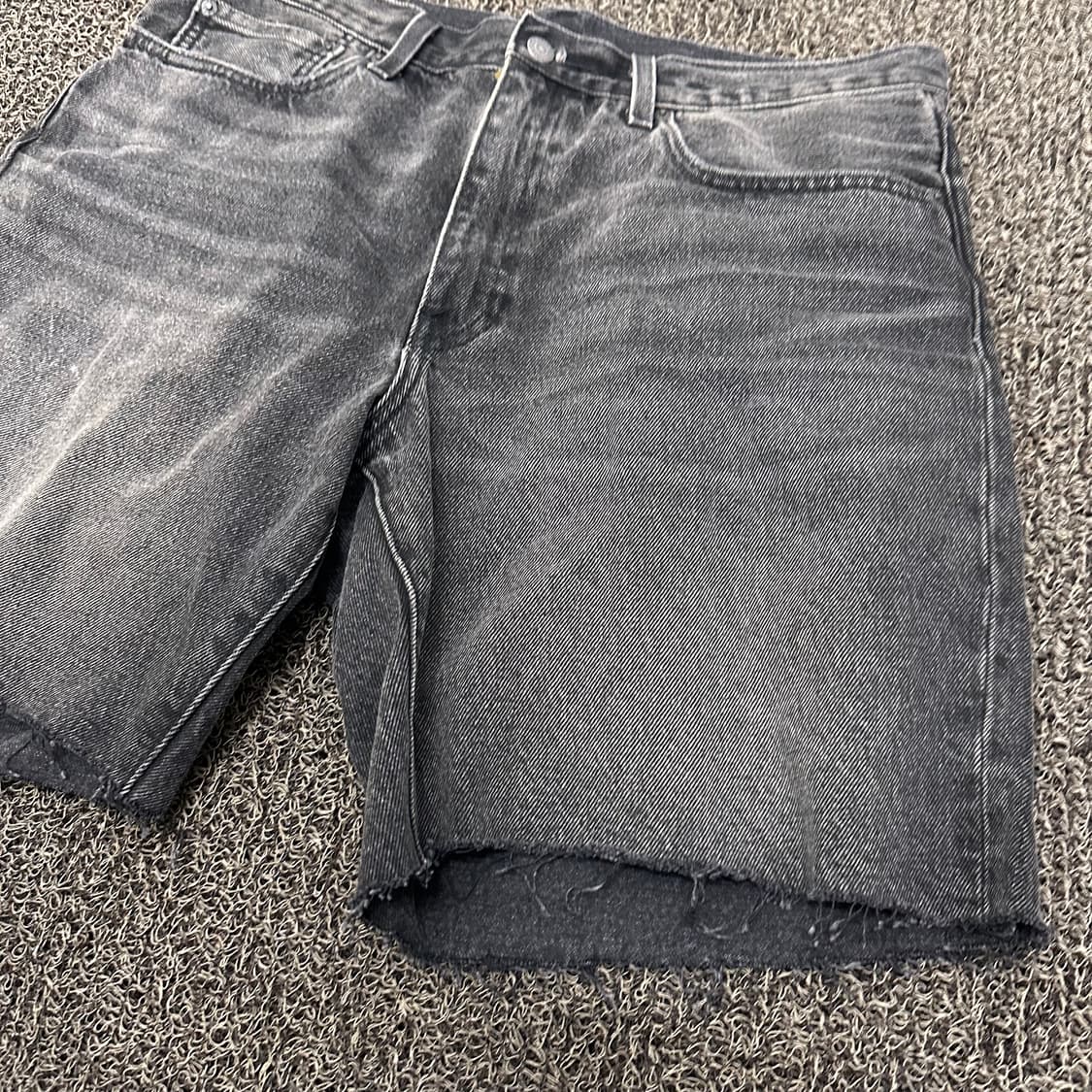 리바이스 프리미엄 데님 흑청반바지 34인치 상품이미지3