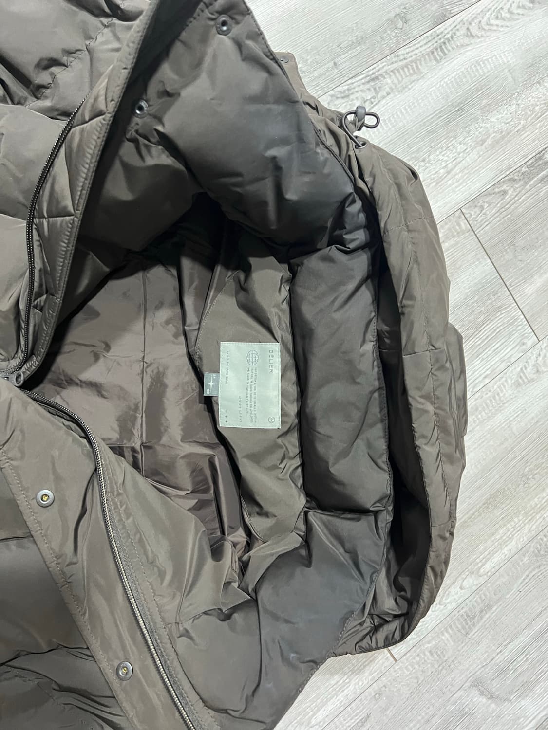 벨리에 크로스라인 구스 다운 딥브라운 (105) 상태 최상 상품이미지3