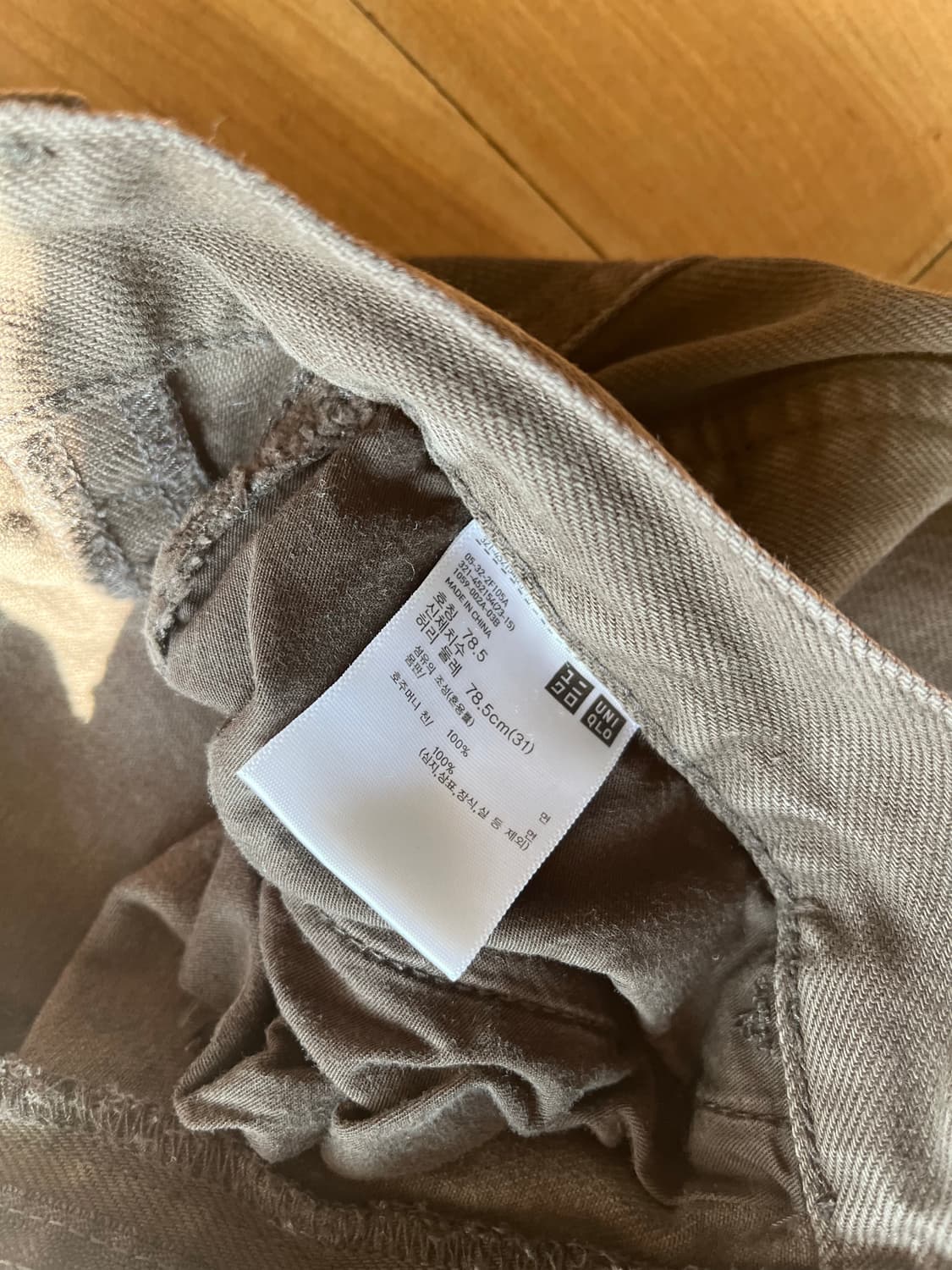 유니클로 u 레귤러피트 진 브라운그레이 31 상품이미지3