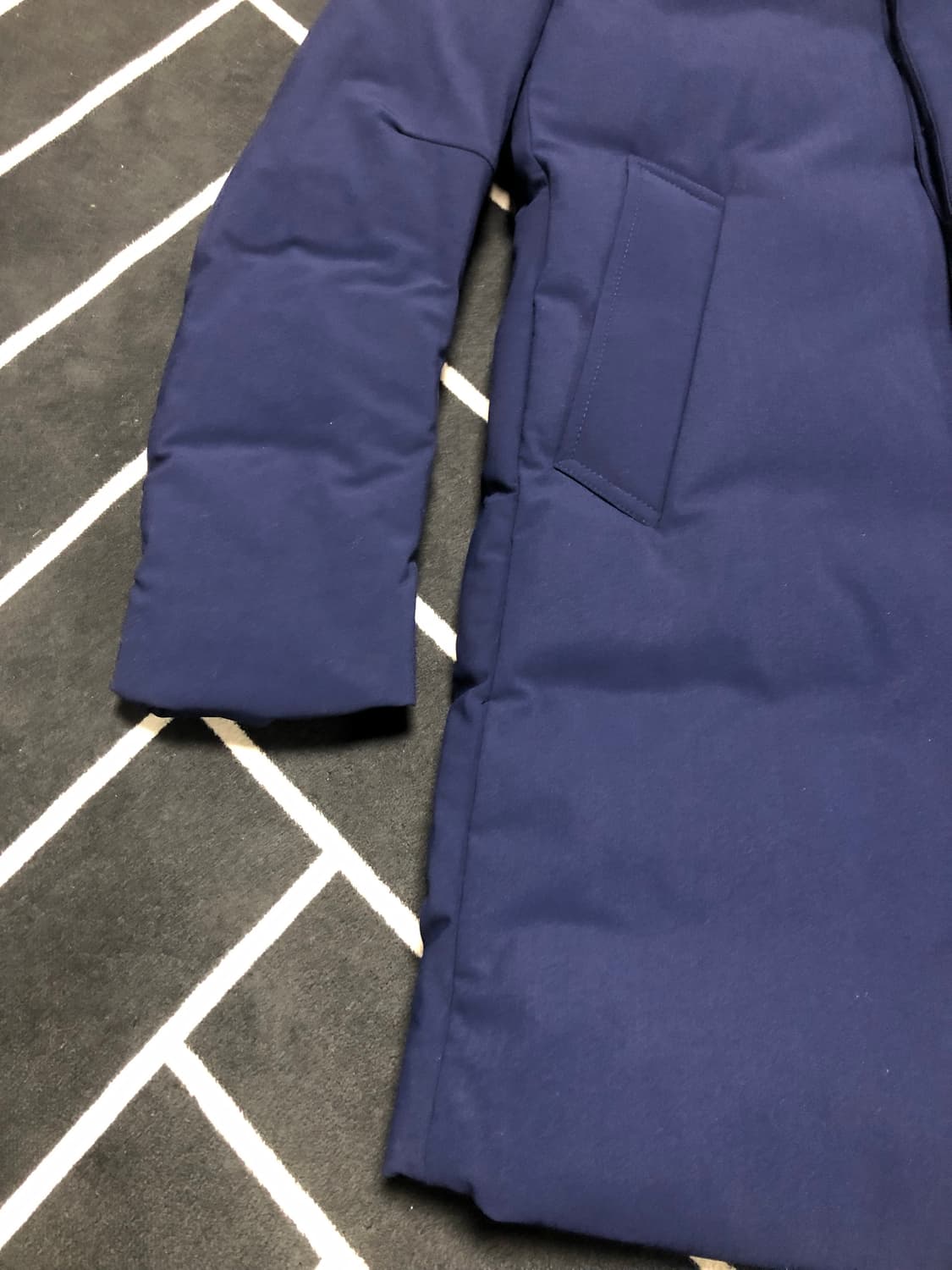 (거의새제품)질스튜어뉴욕 네이비블루 패딩코트/몽클레어 스톤 발망 프라다  상품이미지2