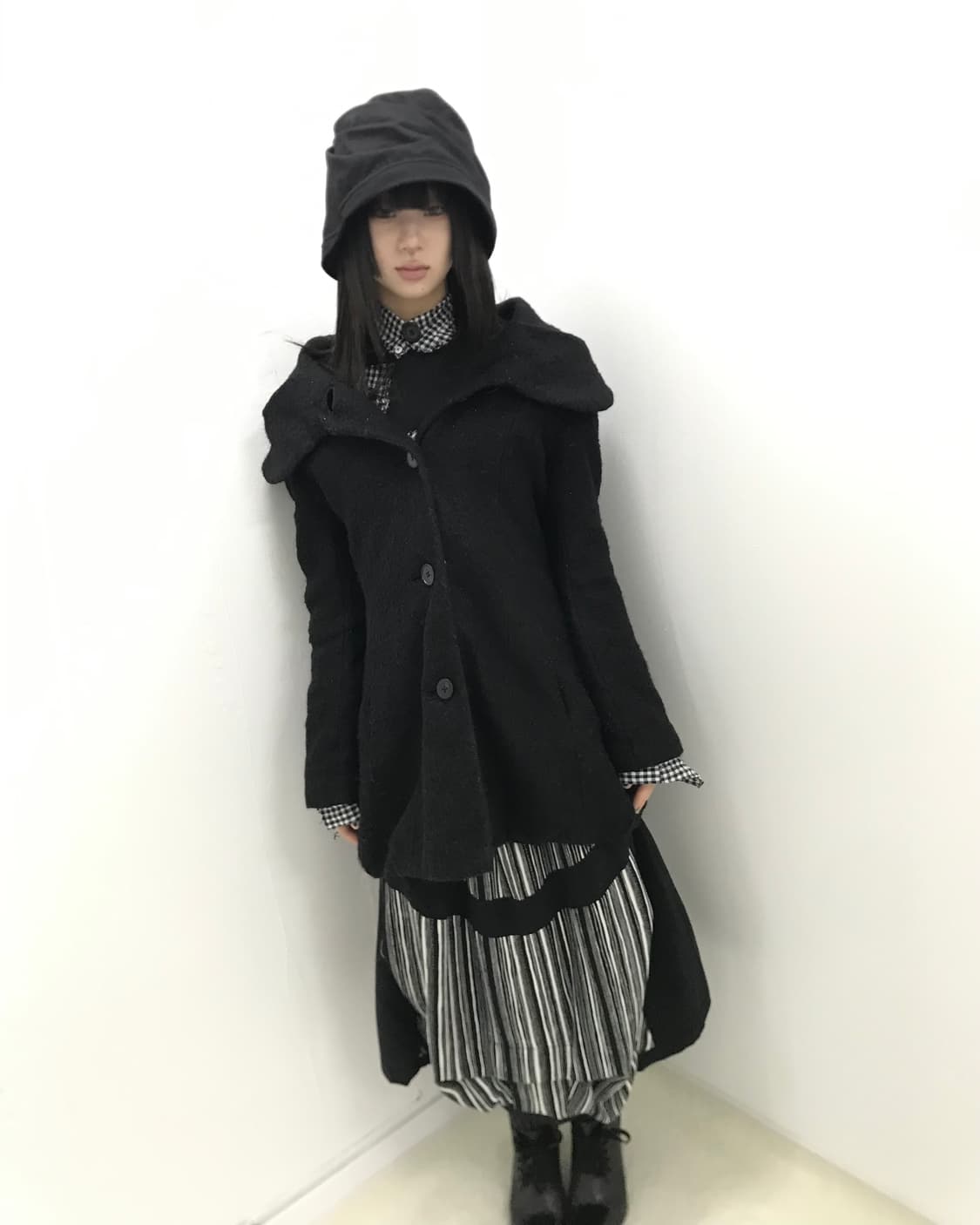 Wide collar tulip line black button coat 상품이미지7
