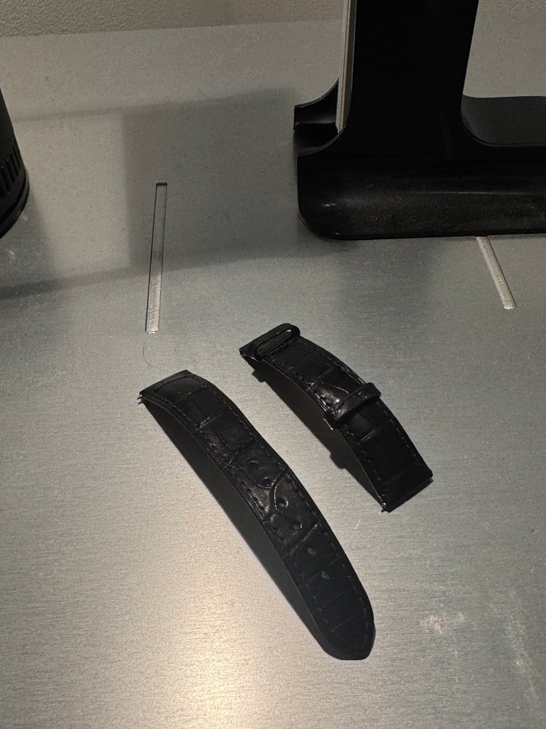 까르띠에 탱크 루이 스몰 블랙 스트랩 (유광블랙) 정품 상품이미지5