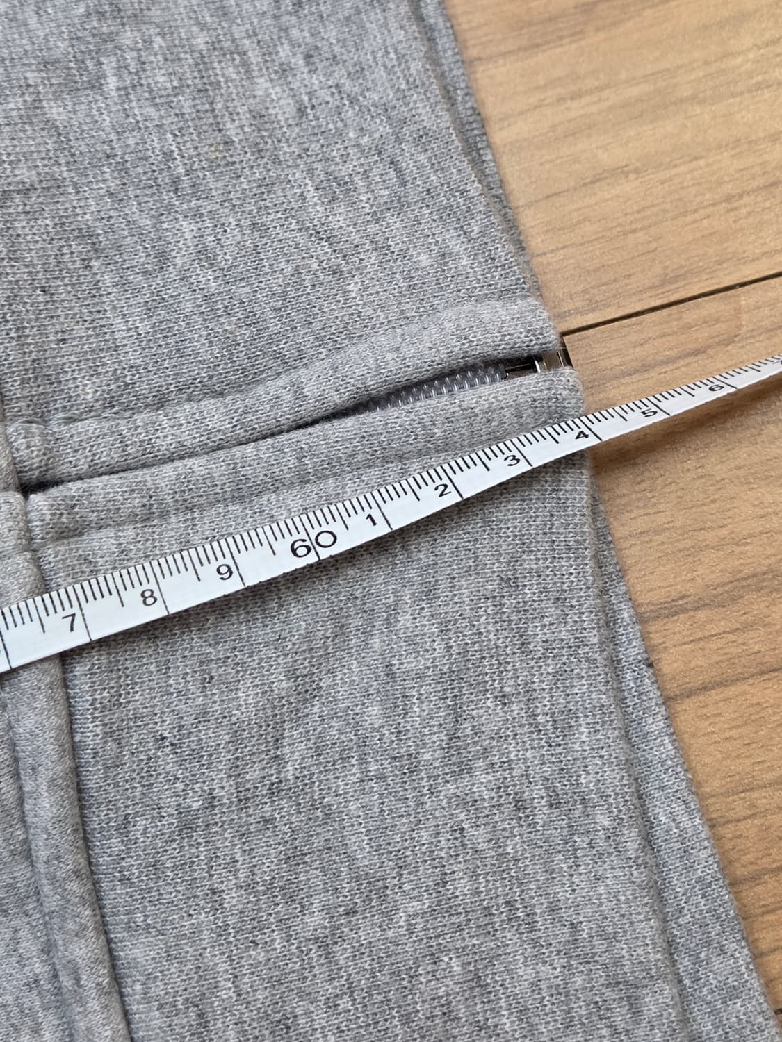 폴로 랄프로렌 후드집업 L사이즈입니다. 무난한 회색이라 어느 옷에도 잘  상품이미지9