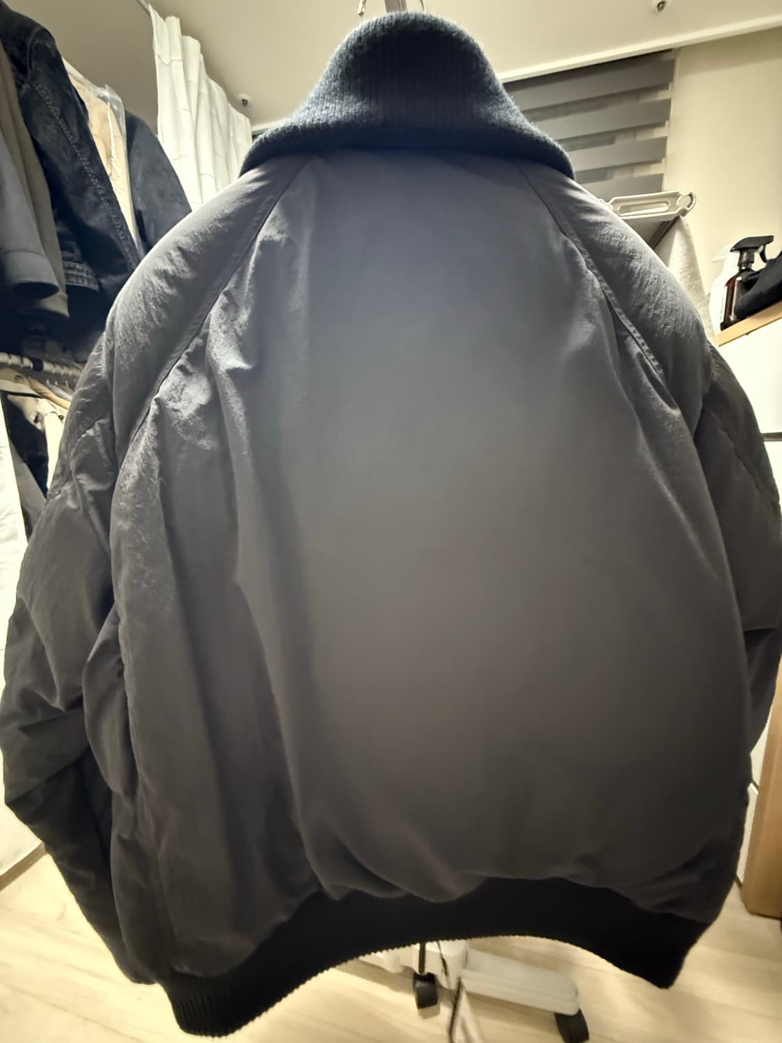 질스튜어트 니트 카라 숏 구스다운 점퍼 - 블랙 100사이즈 상품이미지3