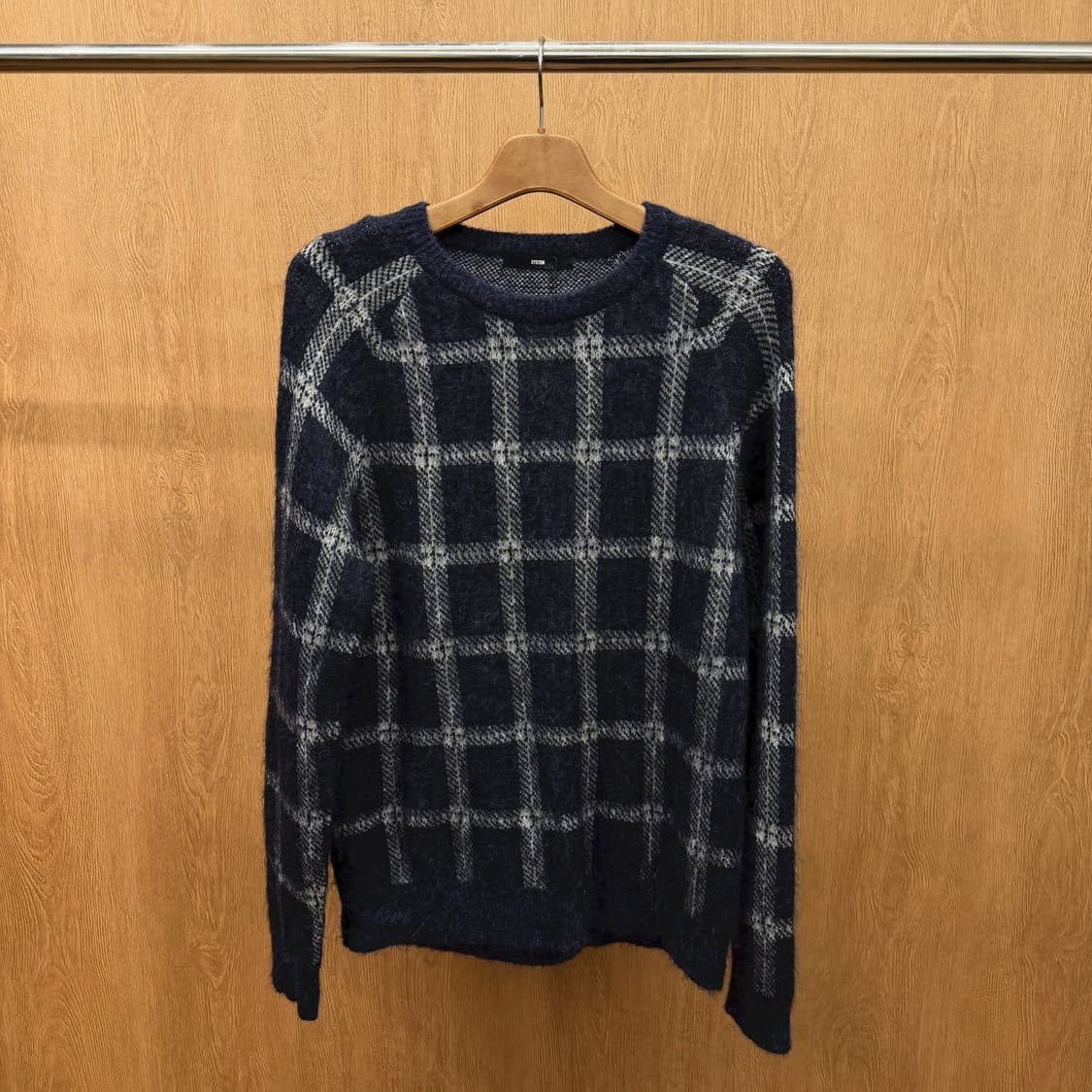 시스템 라운드넥 체크 니트 플러피 텍스처 디테일 레귤러핏 네이비 상품이미지2