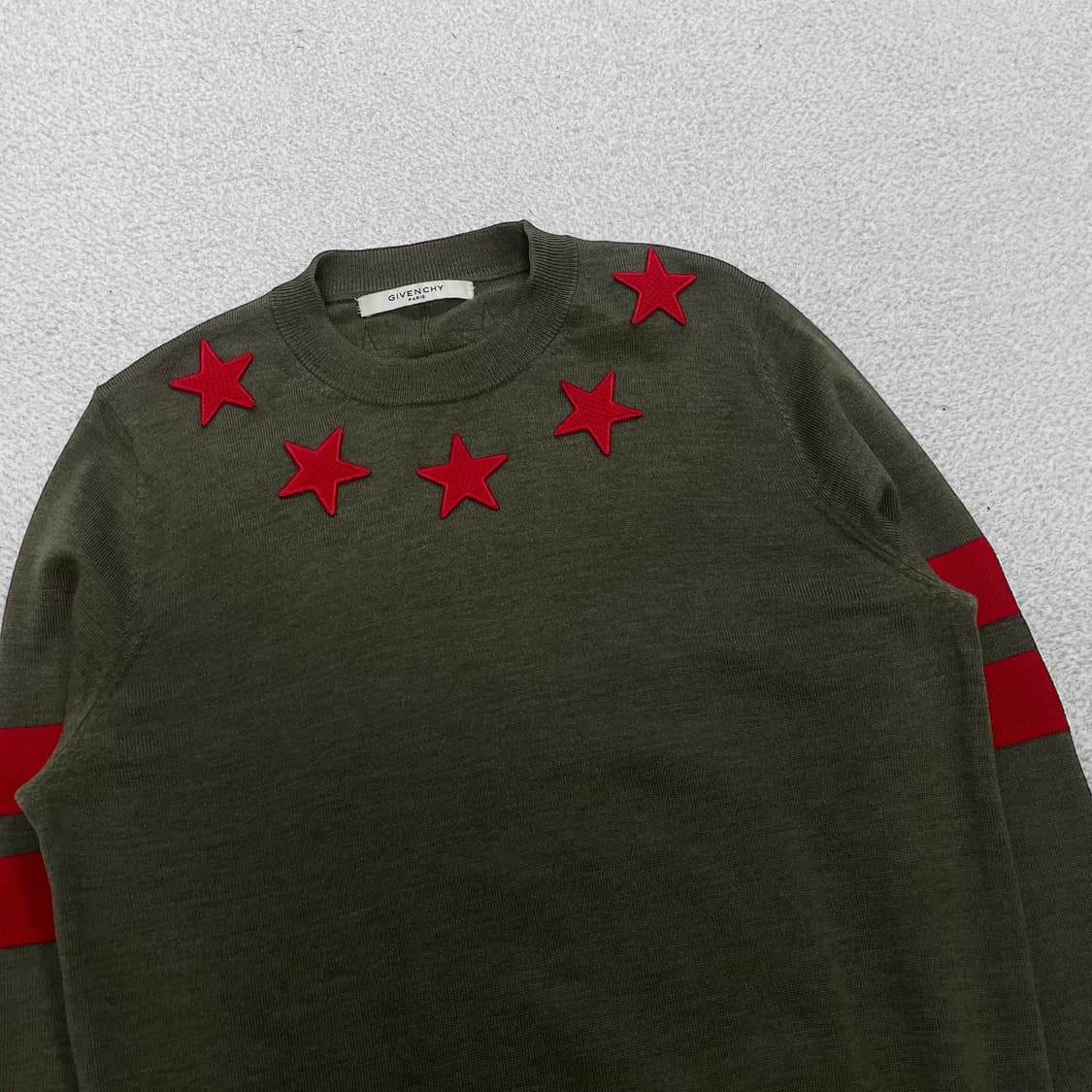 지방시 스타 패치 라운드 니트 카키 상품이미지2