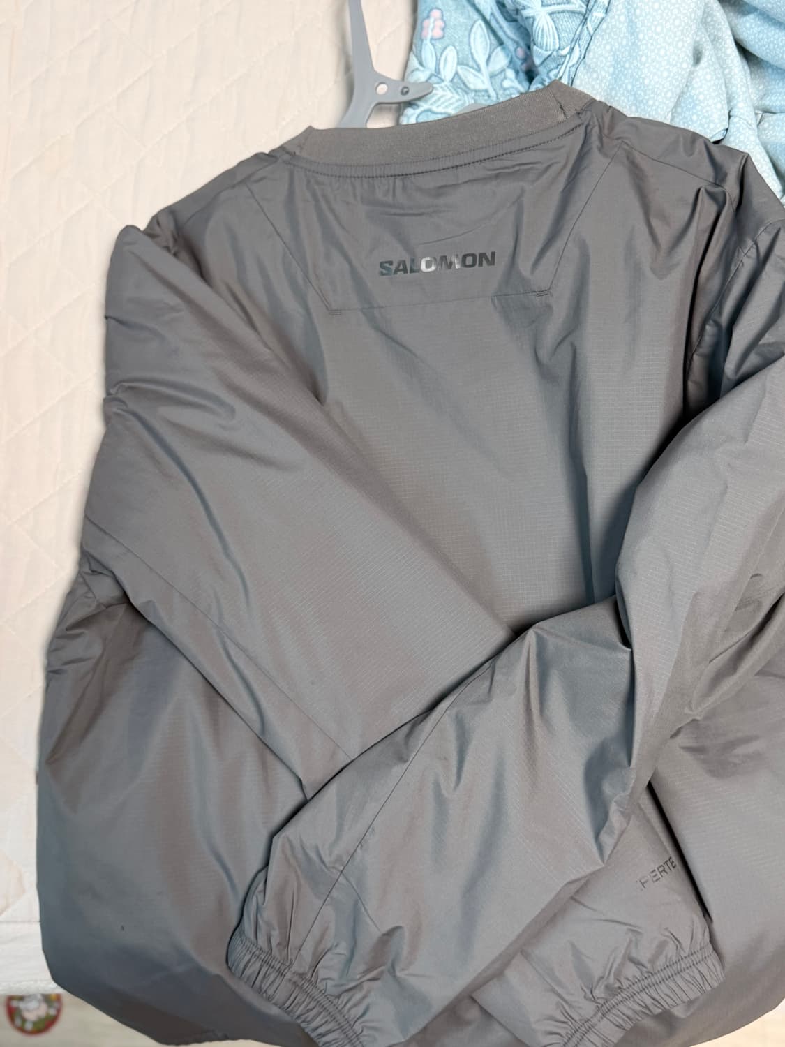 살로몬 풀오버 판매합니다 상품이미지2