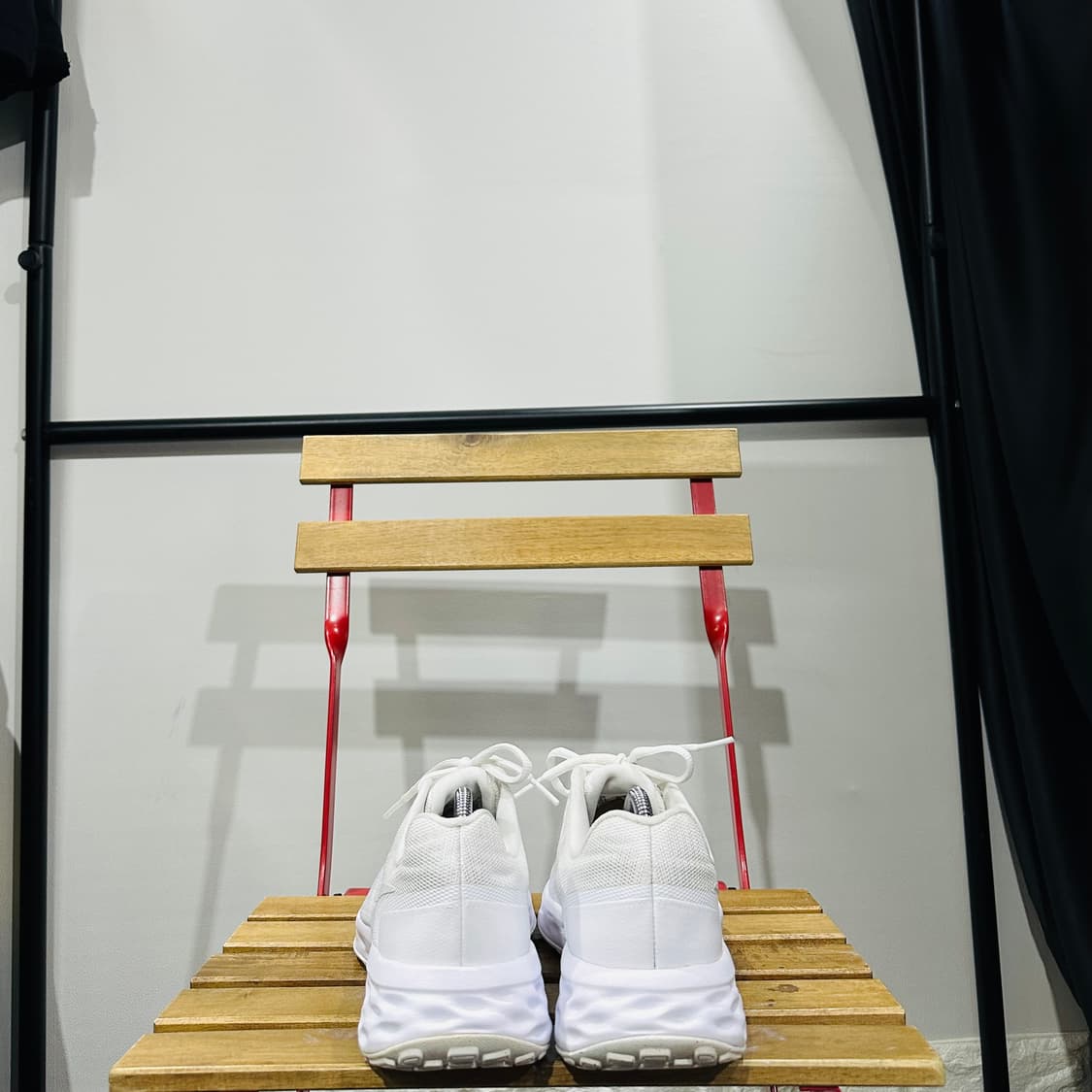 275) 나이키 운동화 남성 남자 런닝화 레볼루션 화이트 상품이미지4