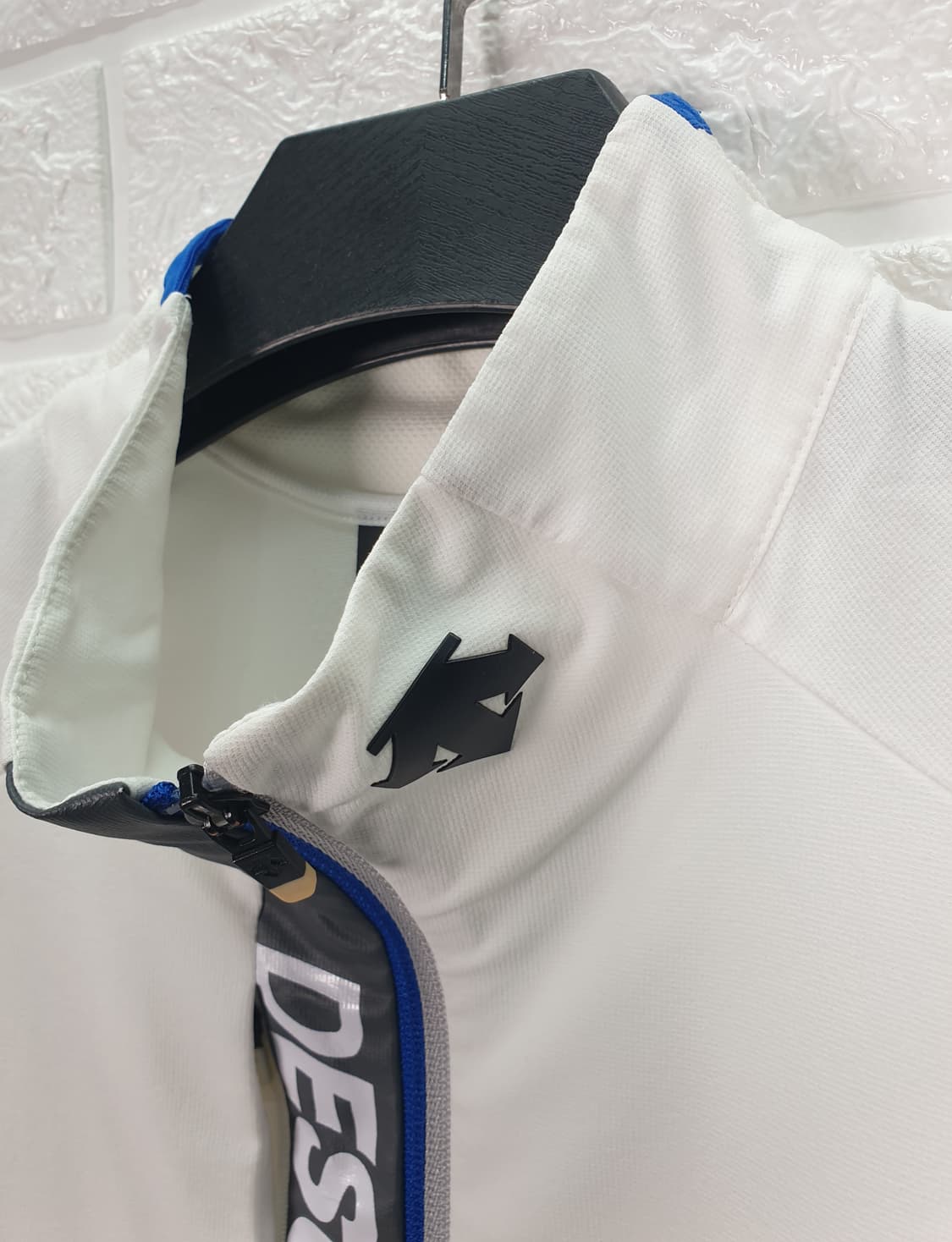 [100]데상트 기능성 트레이닝 자켓 상품이미지5