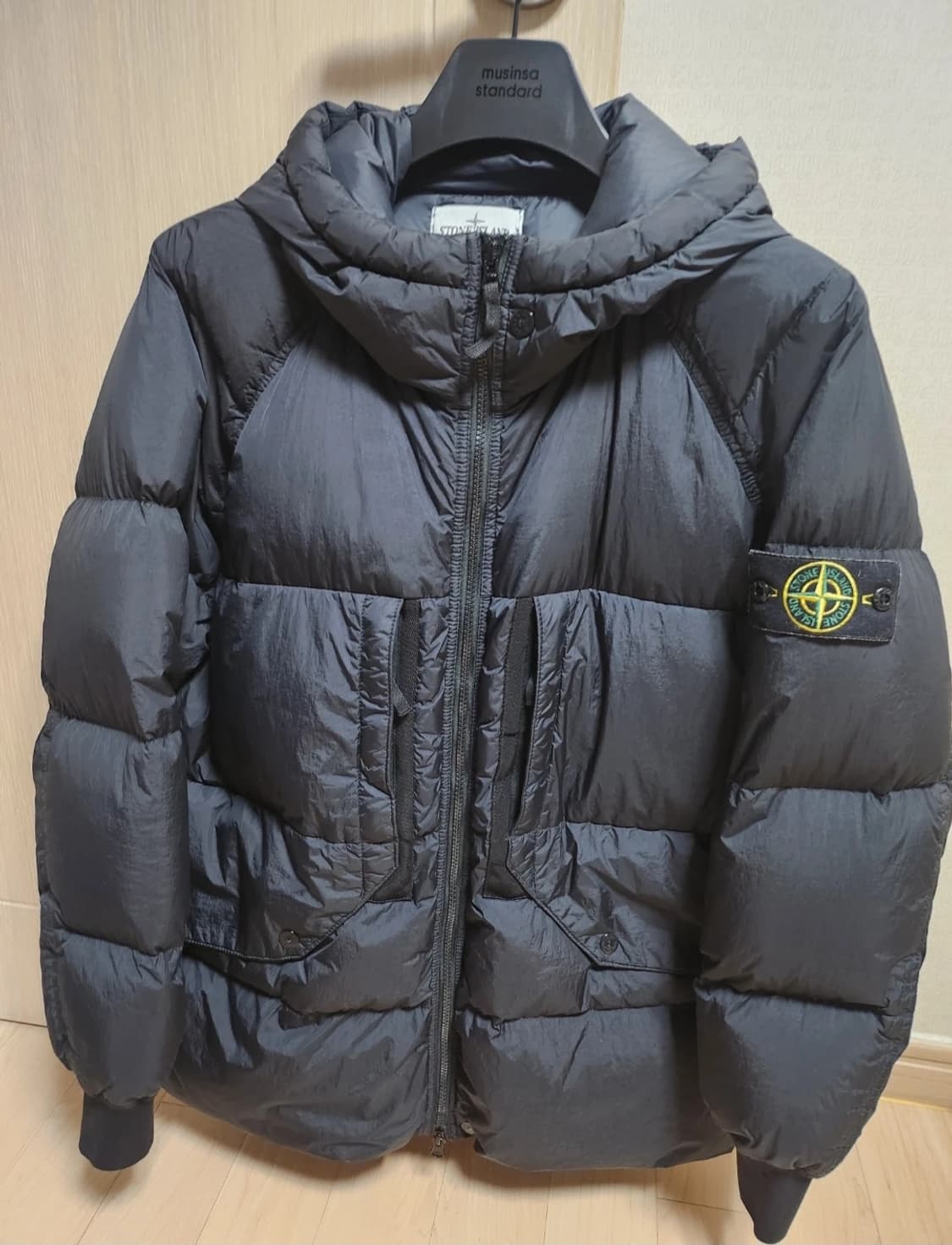 스톤아일랜드 23fw 크링클랩스 블랙 패딩 상품이미지1