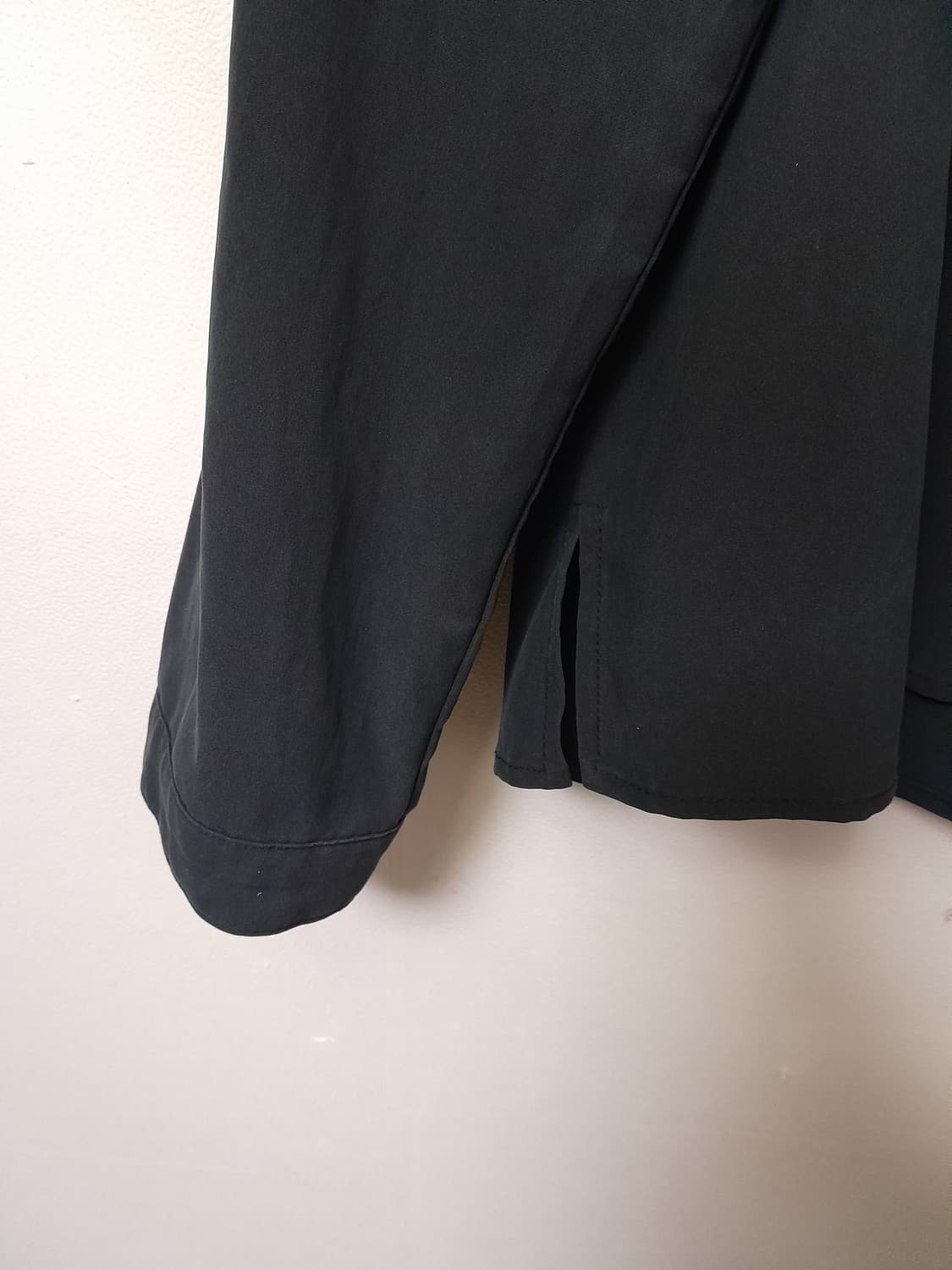 솔리드옴므 블랙 오버핏 오픈 카라넥 셔츠48/100 상품이미지3