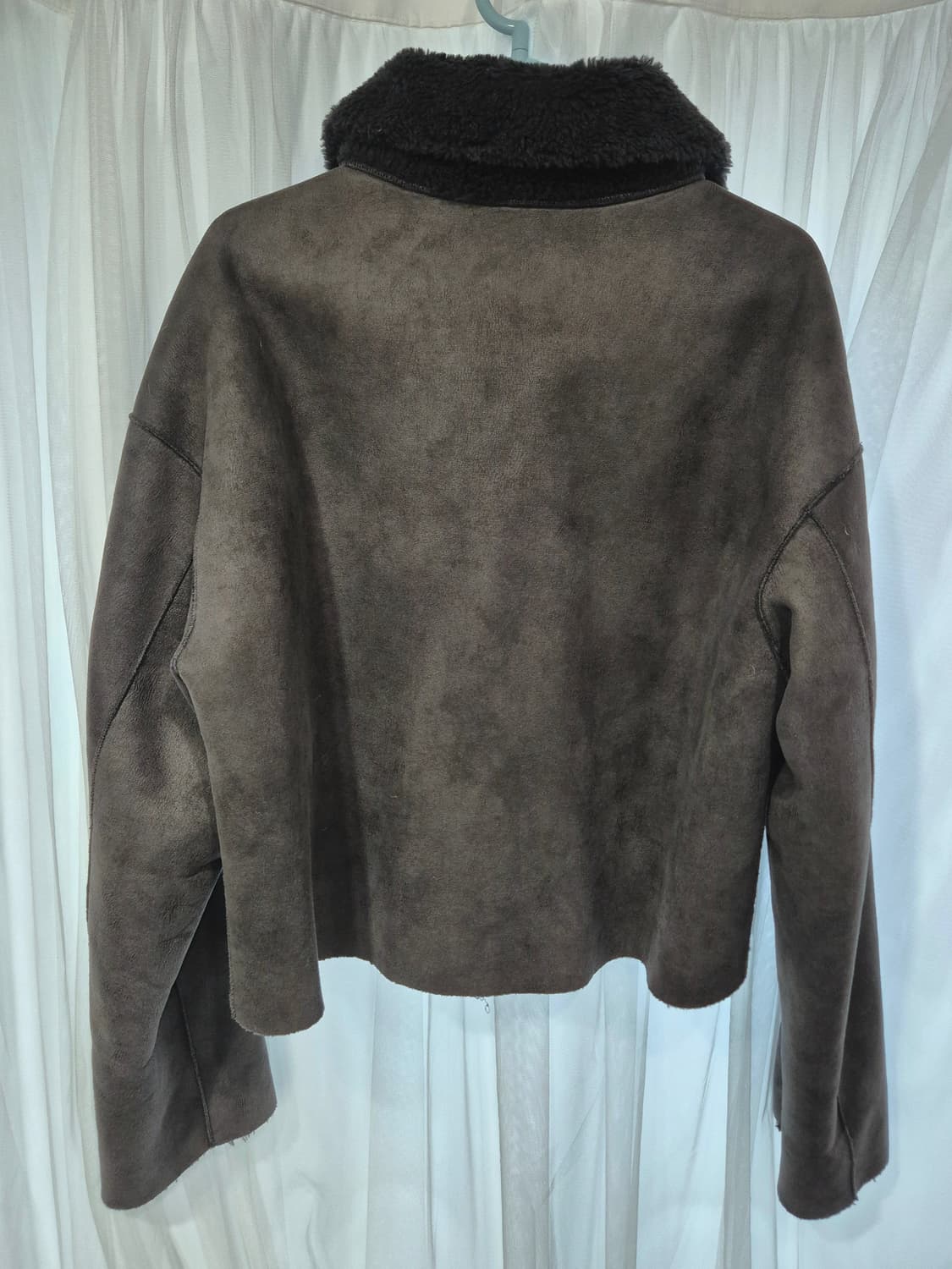 LE 리버시블 크롭 무스탕 자켓 차콜 상품이미지5