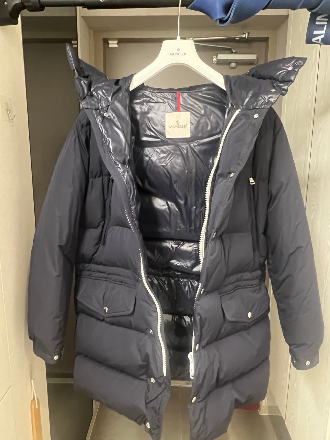 몽클레어 commercy 커머시 하프 롱 패딩 3사이즈 정품 상품이미지3