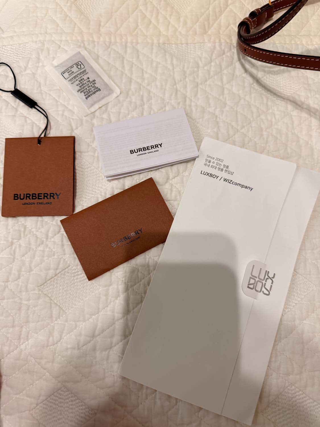 버버리 TB 모노그램 캔버스 버킷백 8052459 상품이미지5