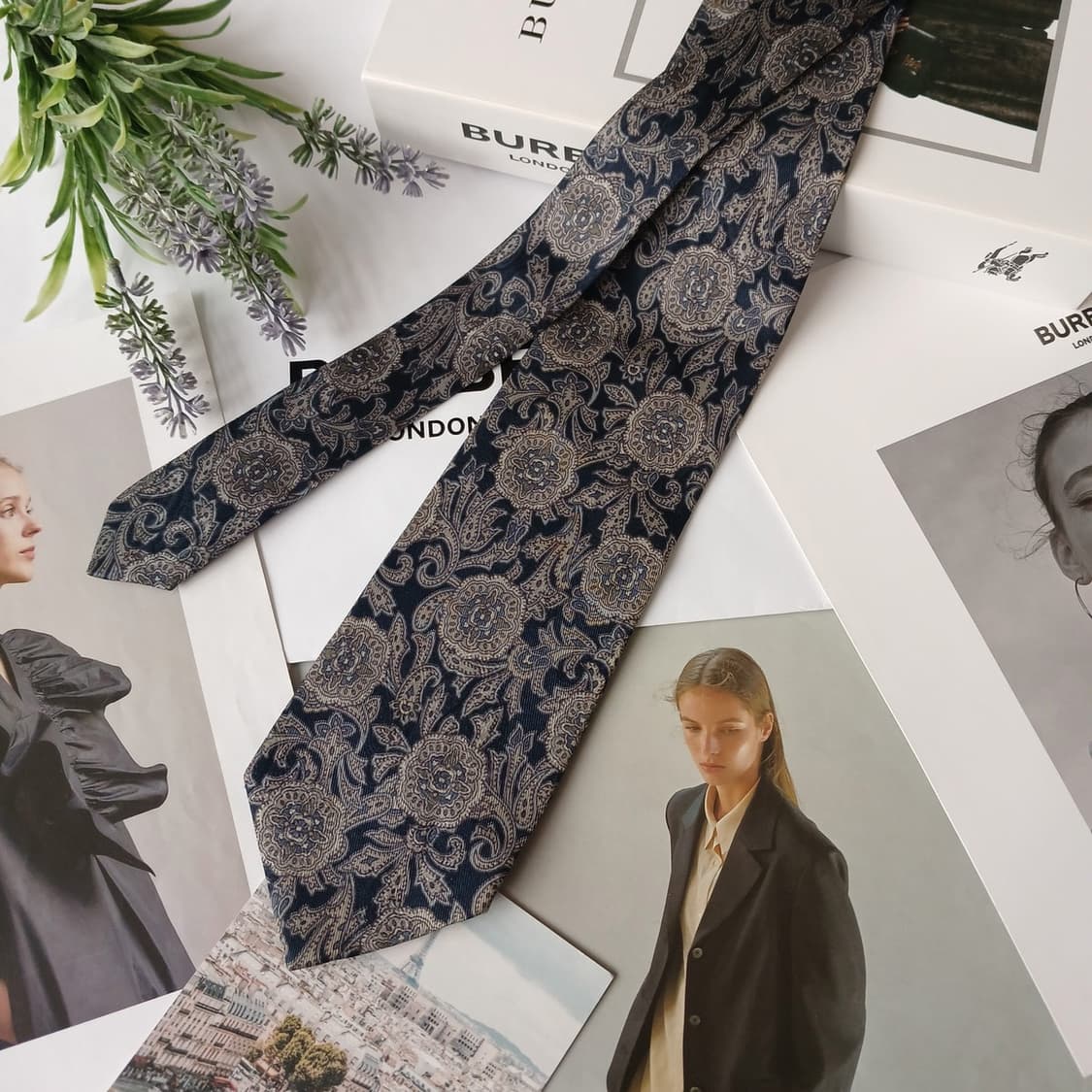 버버리 실크 네이비 페이즐리 패턴 넥타이 8.9cm B등급 A19516
 상품이미지4