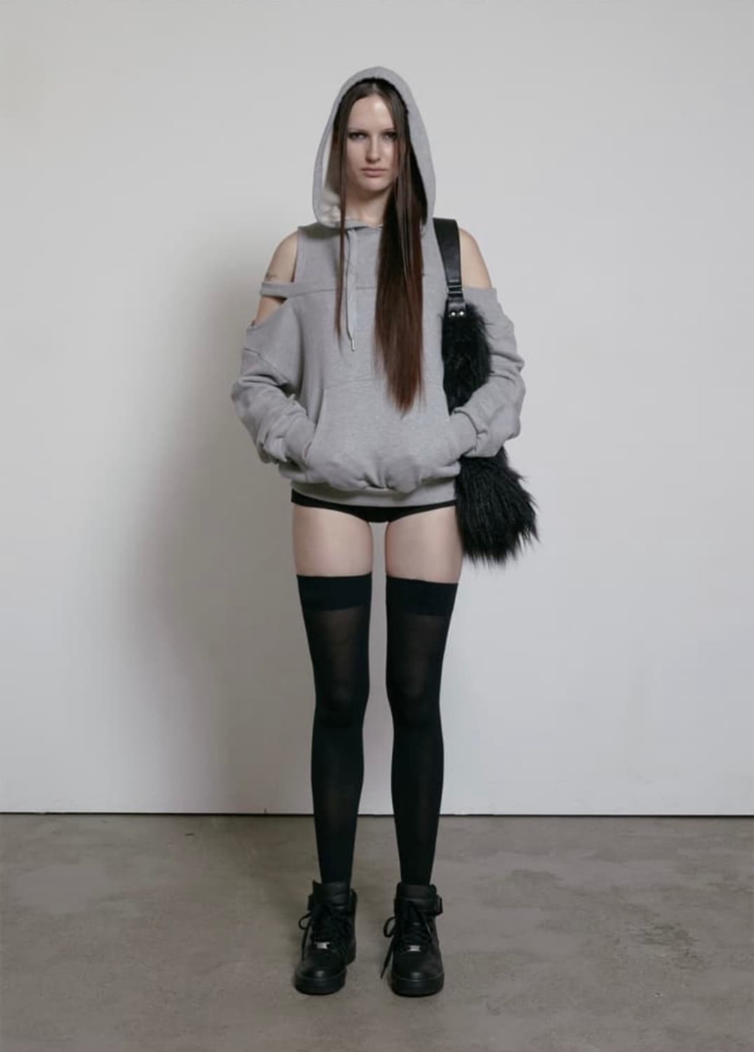 보헤미안서울 컷아웃 오프숄더 후디 상품이미지1