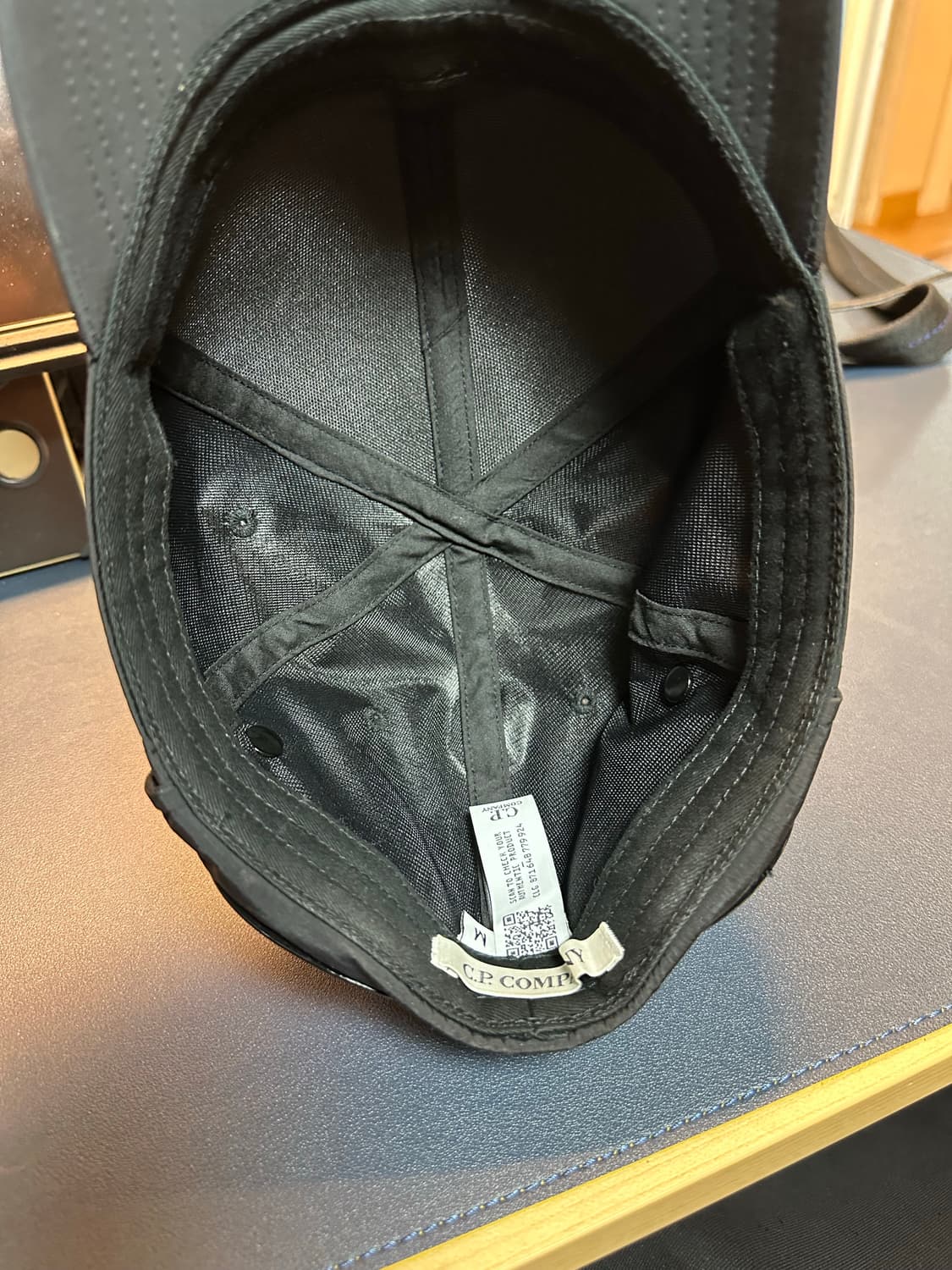 C.P. 컴퍼니 크롬-R 로고 캡 블랙 - 25FW 상품이미지3