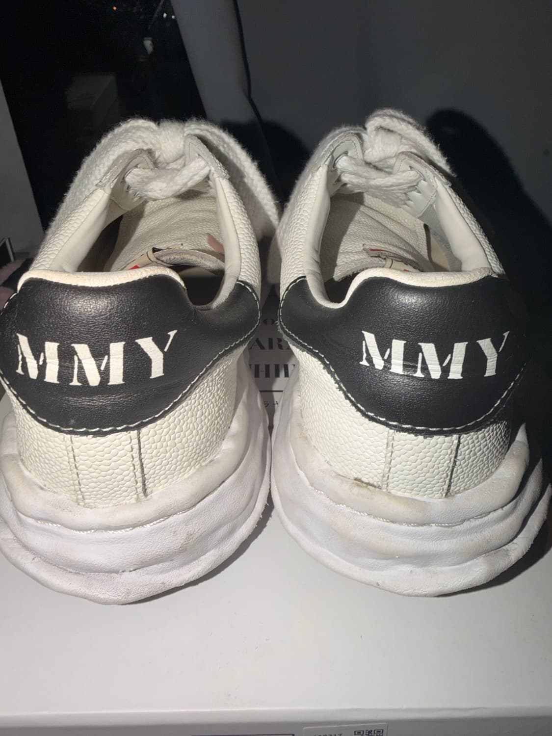 메종 미하라 야스히로 블레이키 OG 솔 엠보스 레더 로우탑 스니커즈 화이 상품이미지5