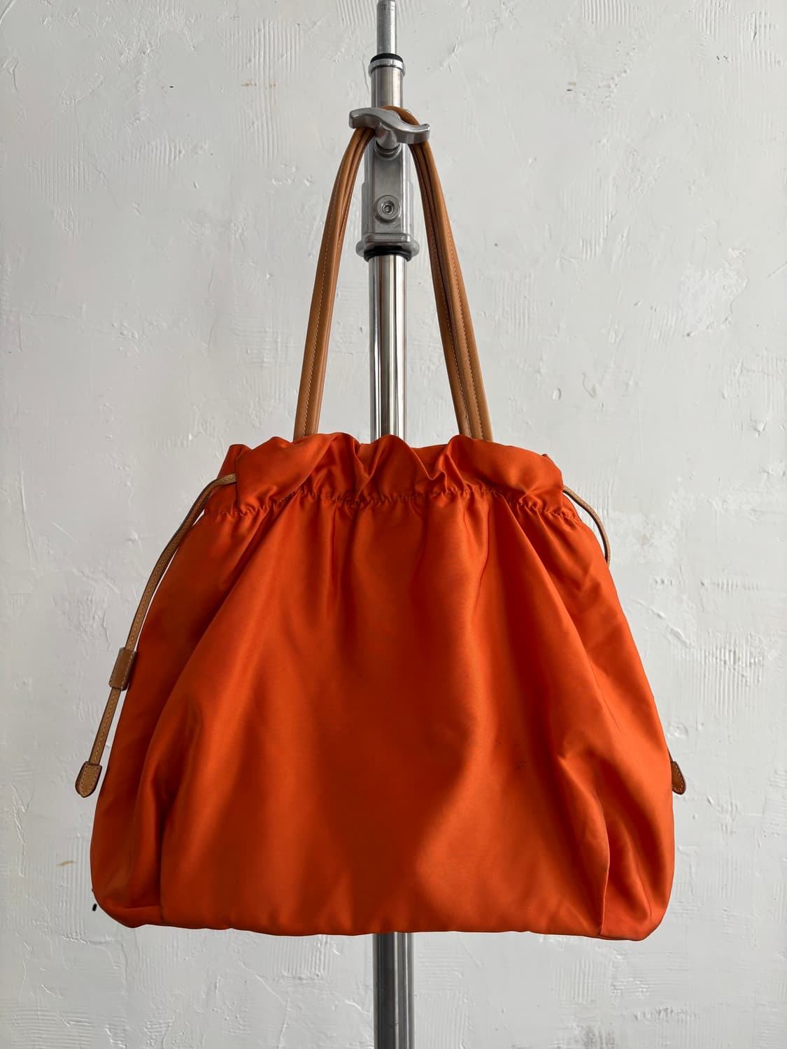 Prada 프라다 로고 드로스트링 오렌지 토트백 상품이미지5