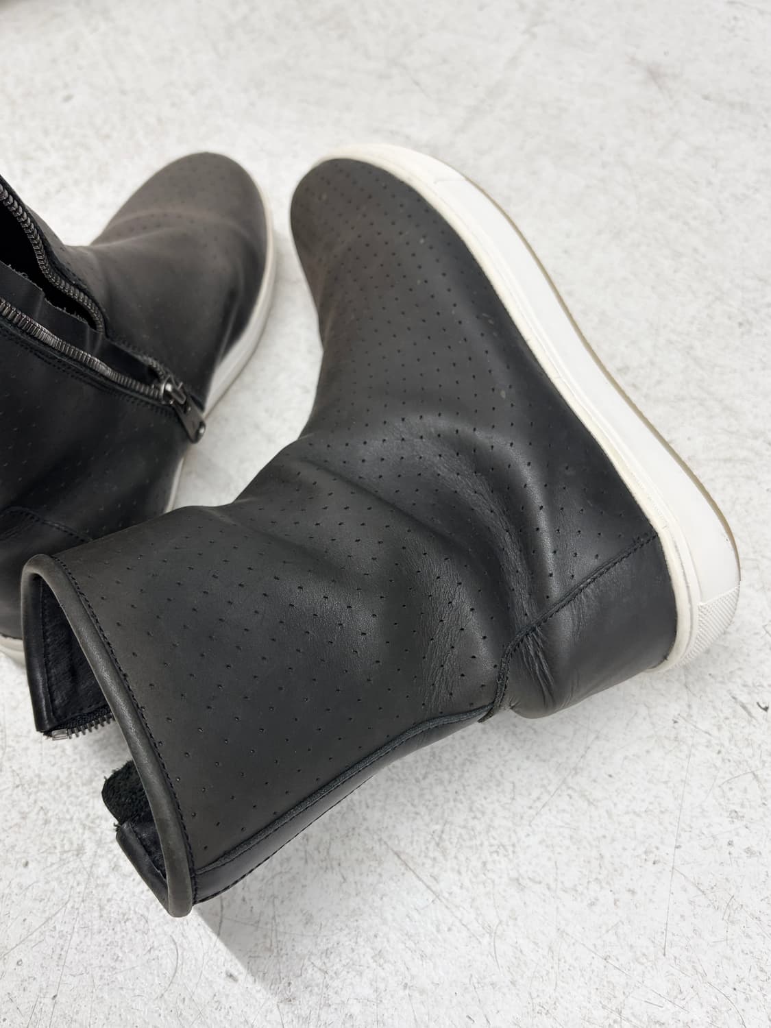 립반윙클 펀칭 지퍼 레더 슈즈 상품이미지3