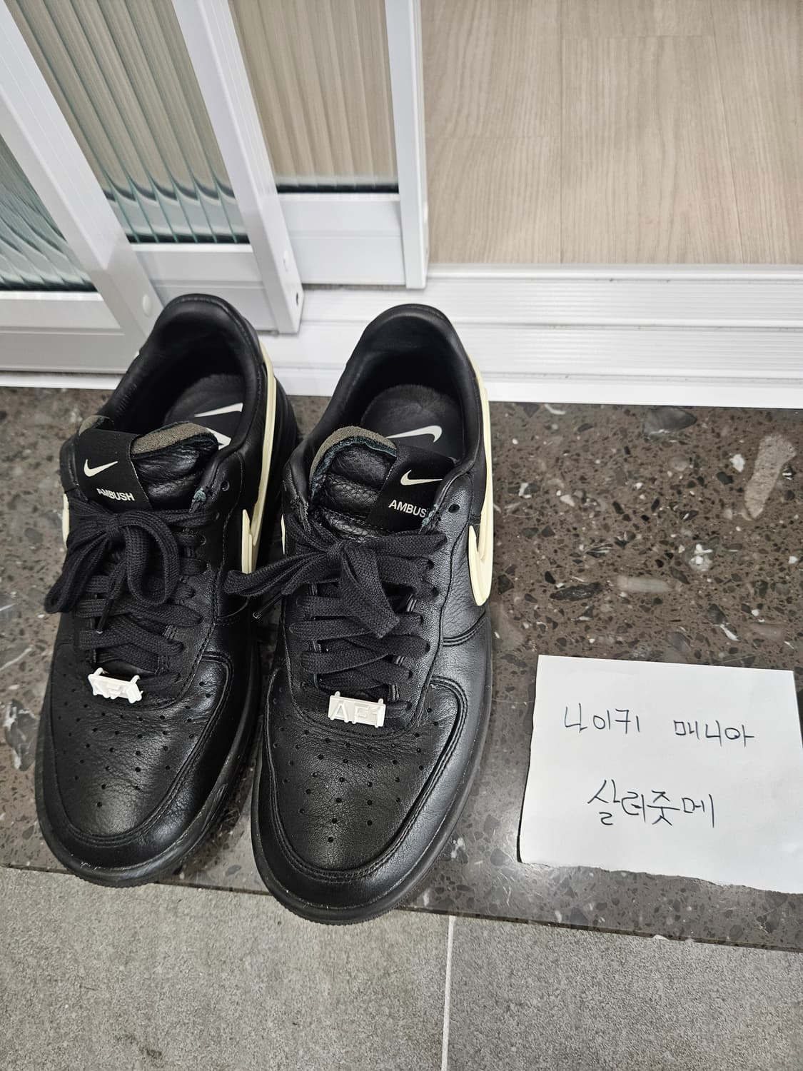 나이키 엠부쉬 에어포스 로우 블랙 255 상품이미지1