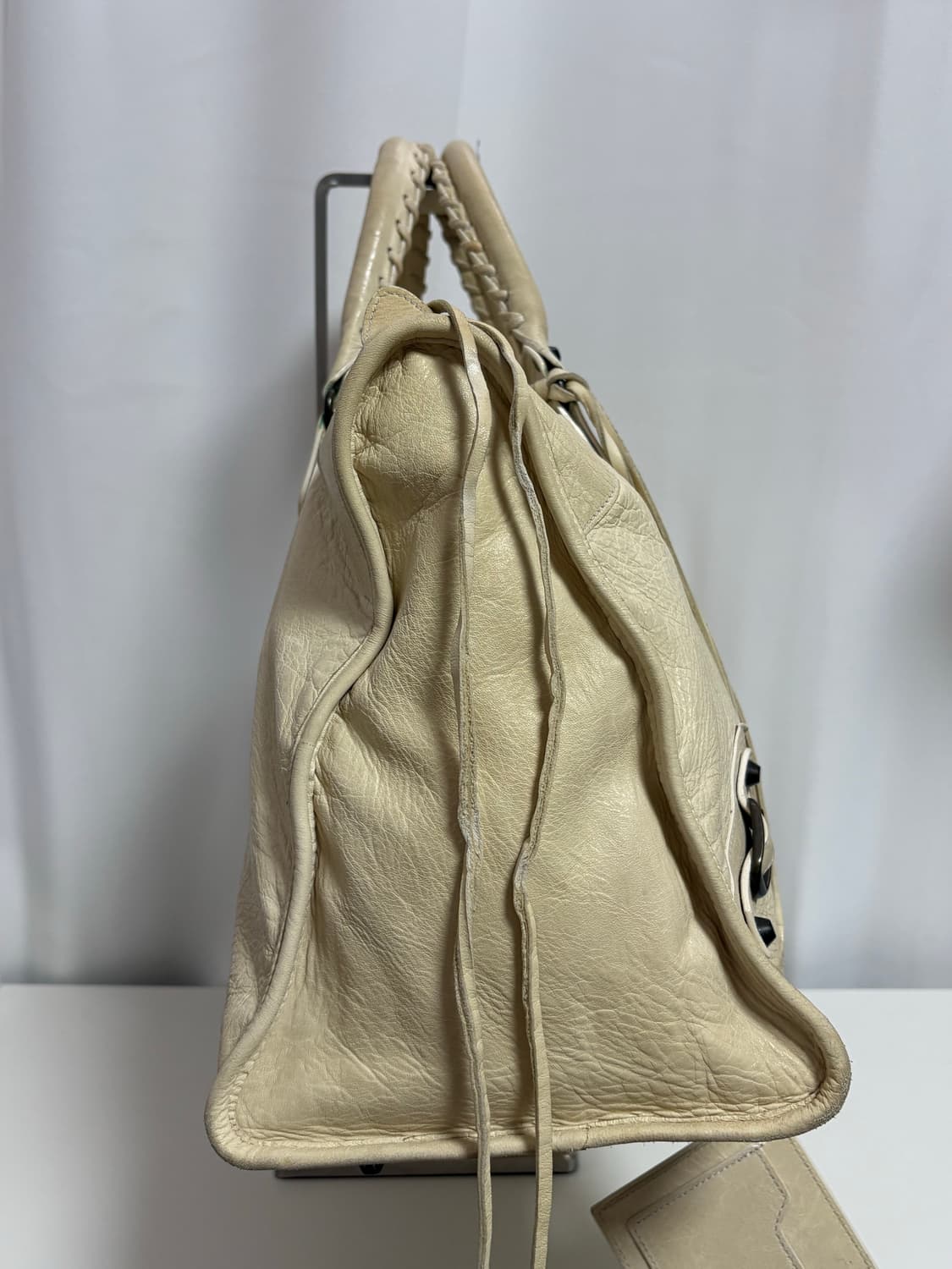 발렌시아가 워크 모터백 아이보리 상품이미지5