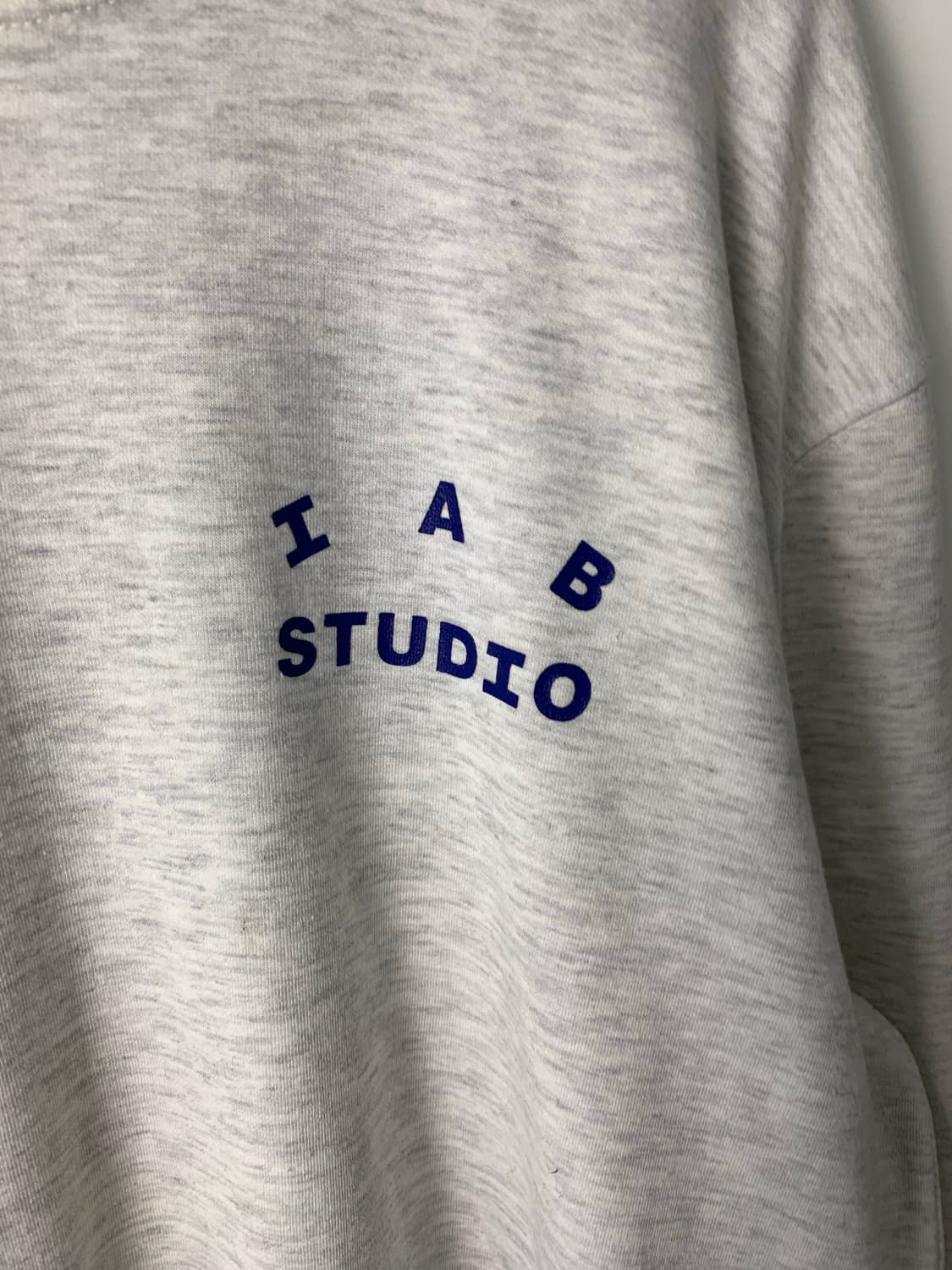 아이앱 스튜디오 라이트그레이 롱슬리브 긴팔티 상품이미지5