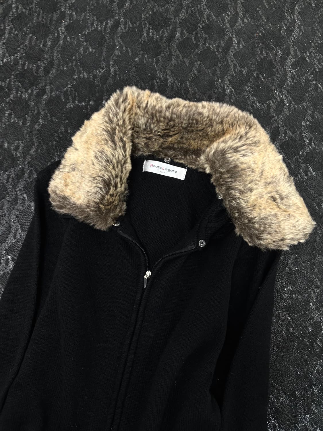 “Vintage” Fur Detail Black Slim Fit Knit 상품이미지8
