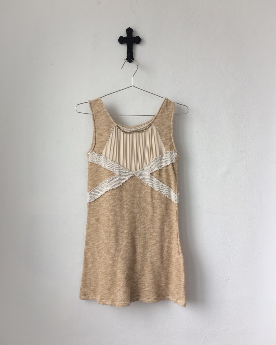 Pleats line detail knit sleeveless 상품이미지1
