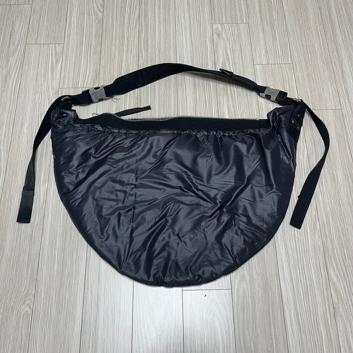 HAEA 헤아 패딩 메신저백 블랙 상품이미지1