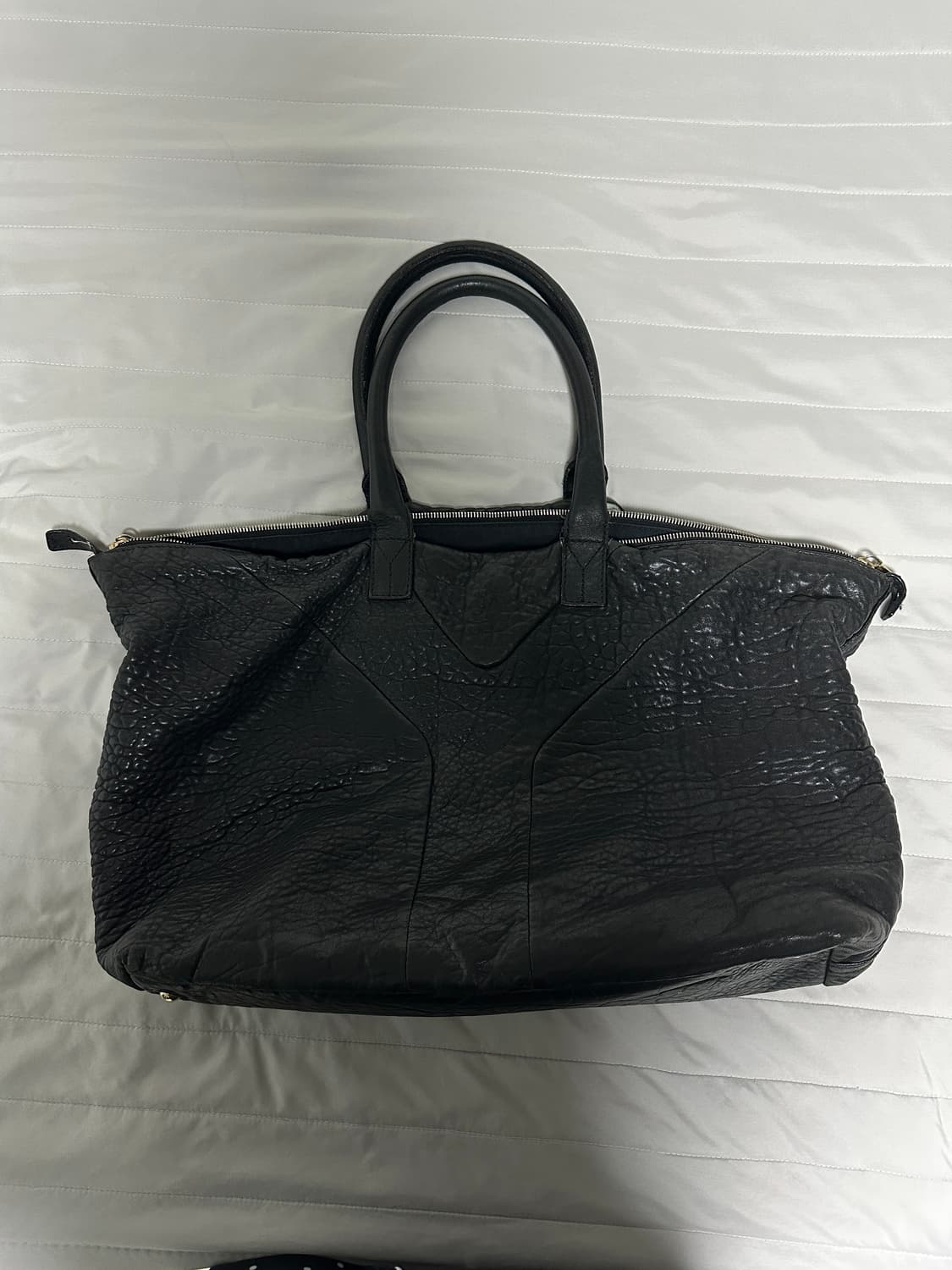 생로랑 이지백 라지 페블레더 블랙 고트스킨 상품이미지2